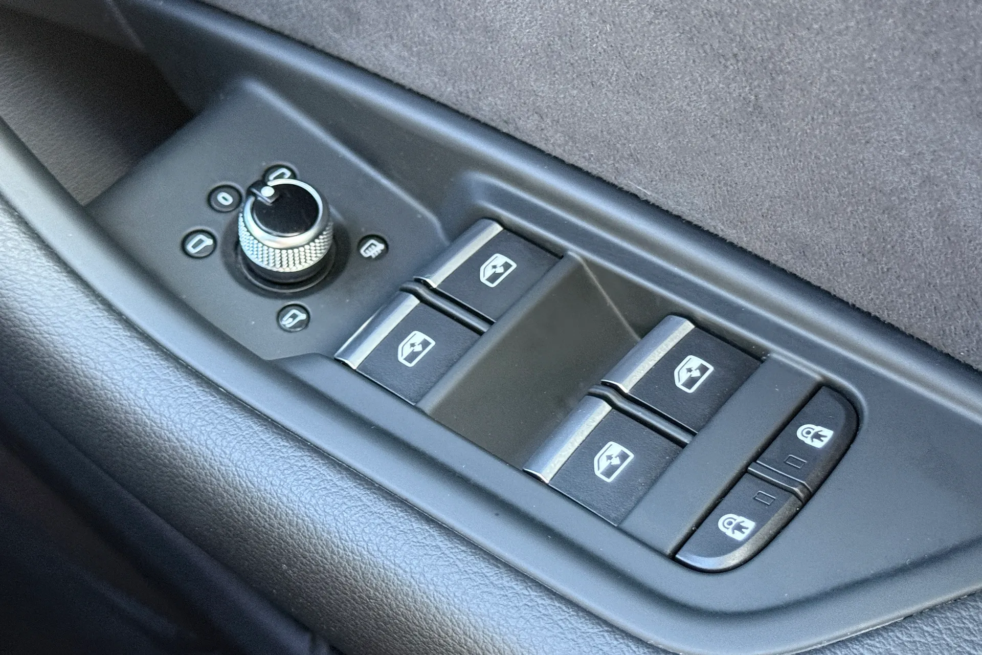 Audi A4 thumbnail image number 21