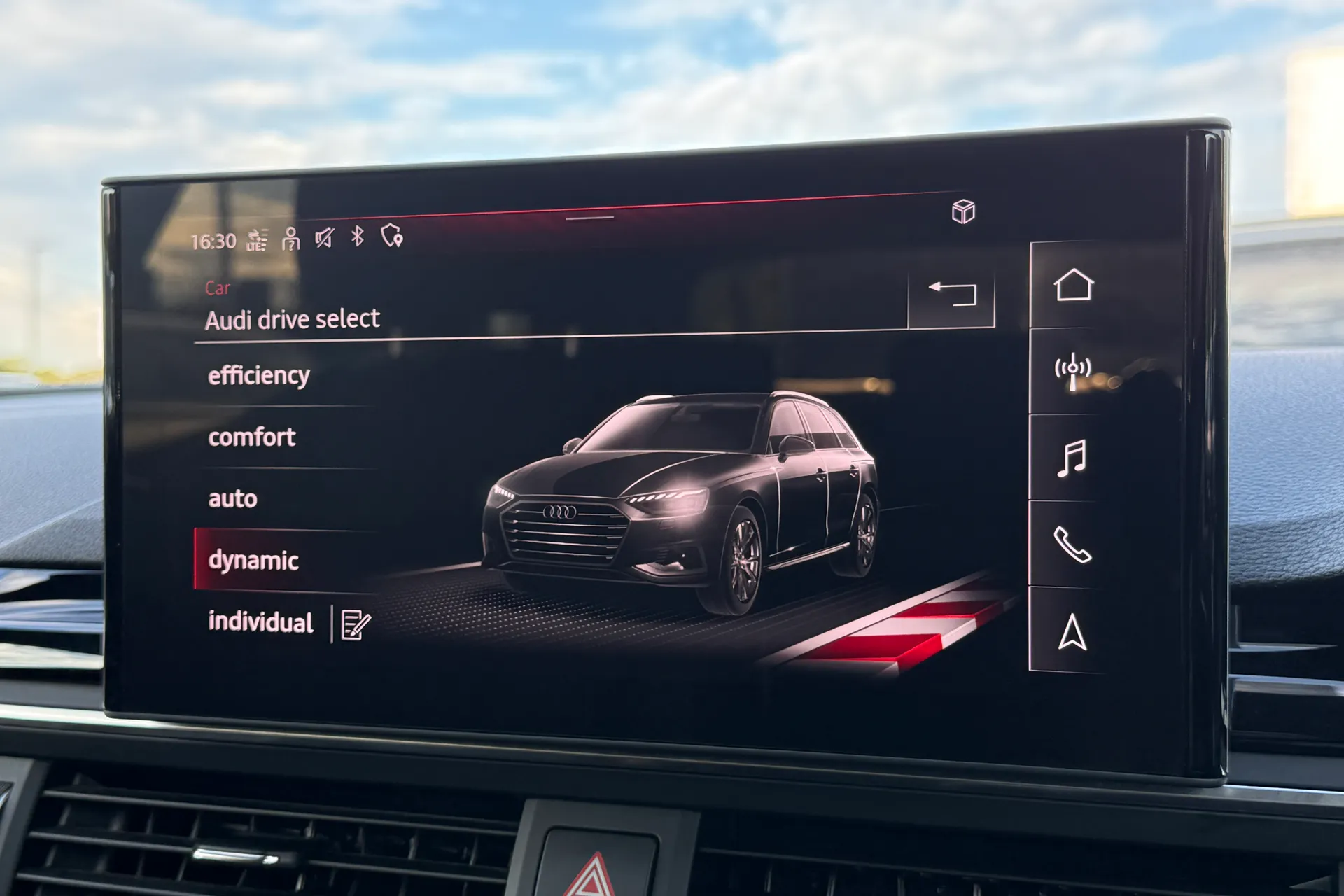 Audi A4 thumbnail image number 12