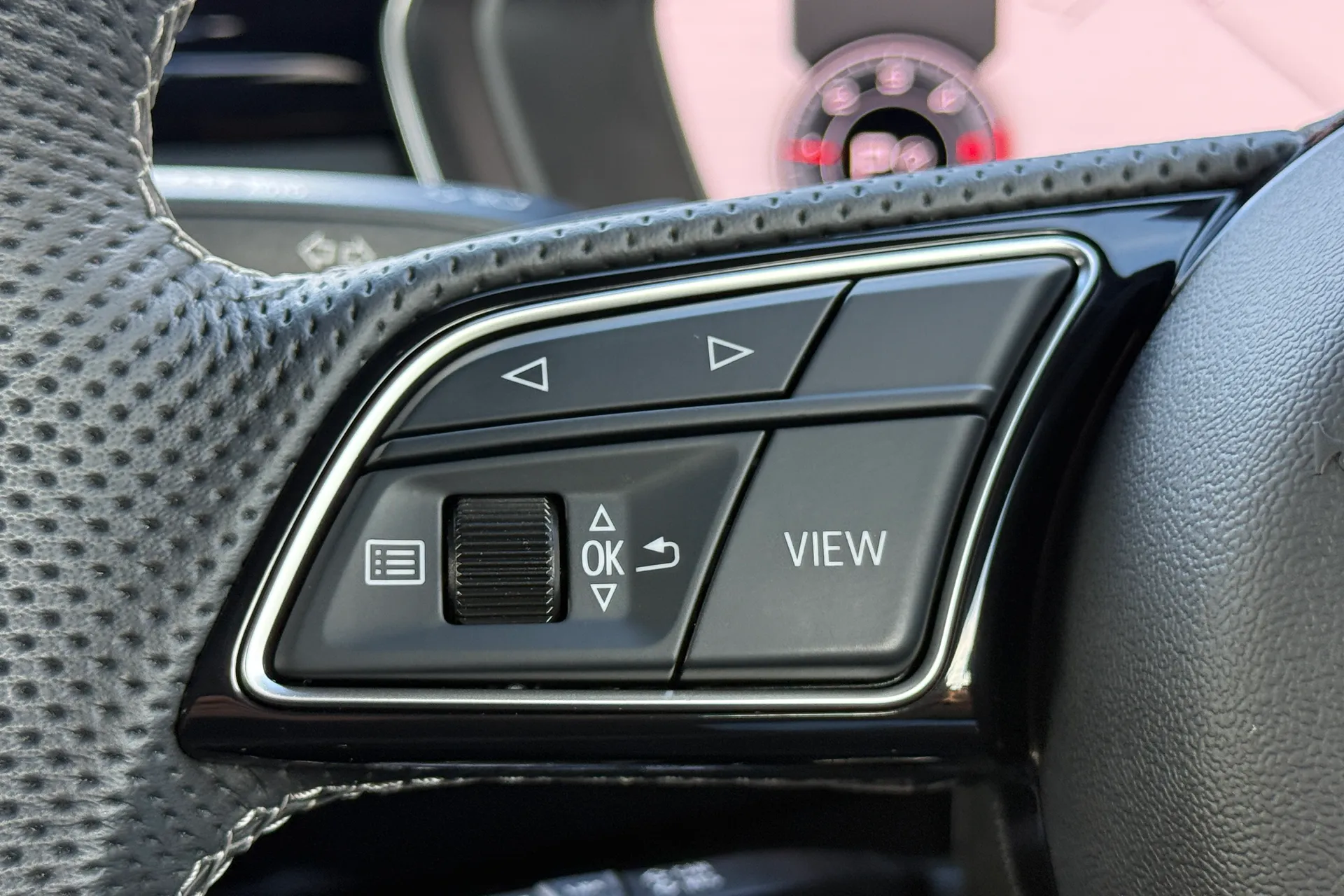 Audi A4 thumbnail image number 23