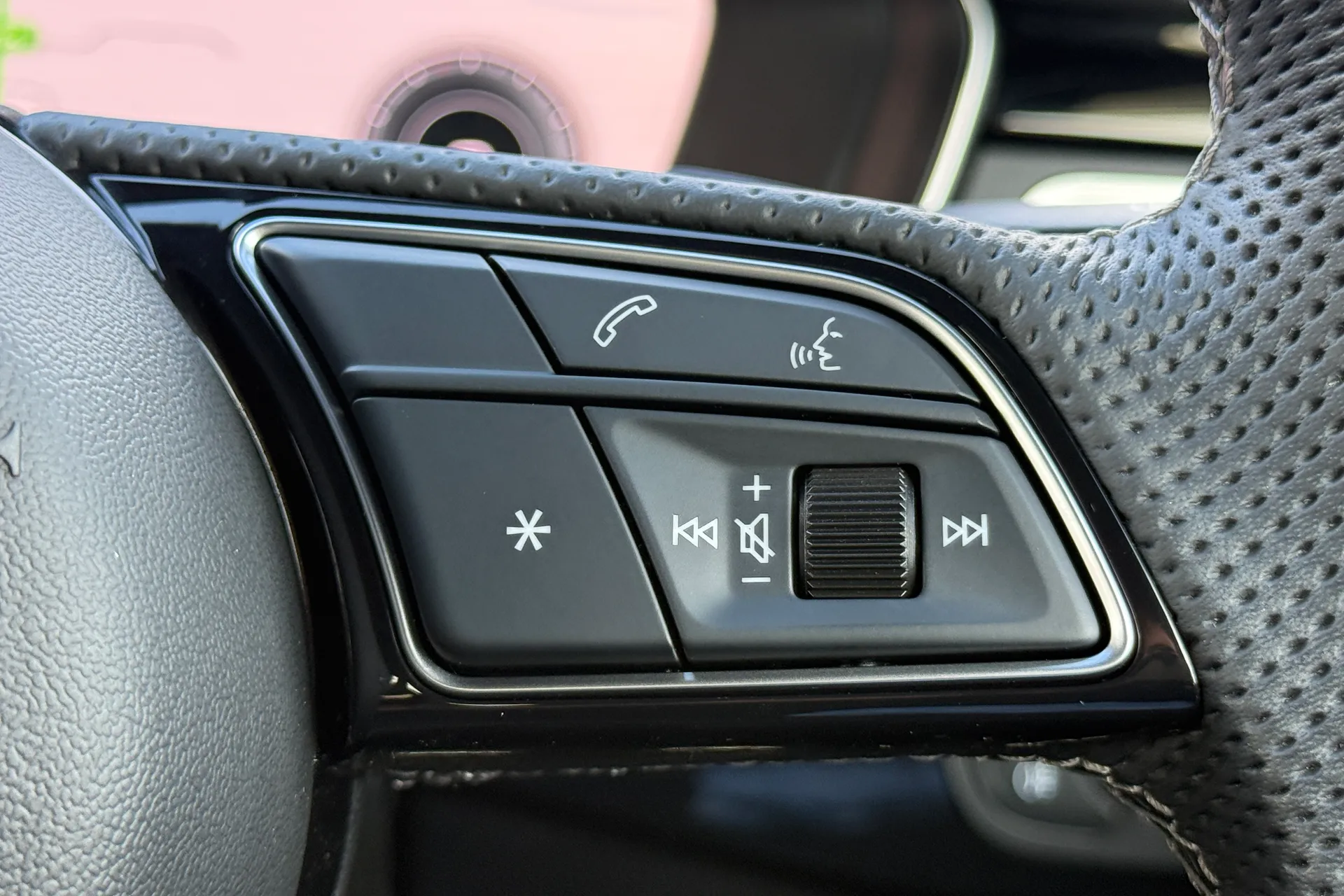 Audi A4 thumbnail image number 24