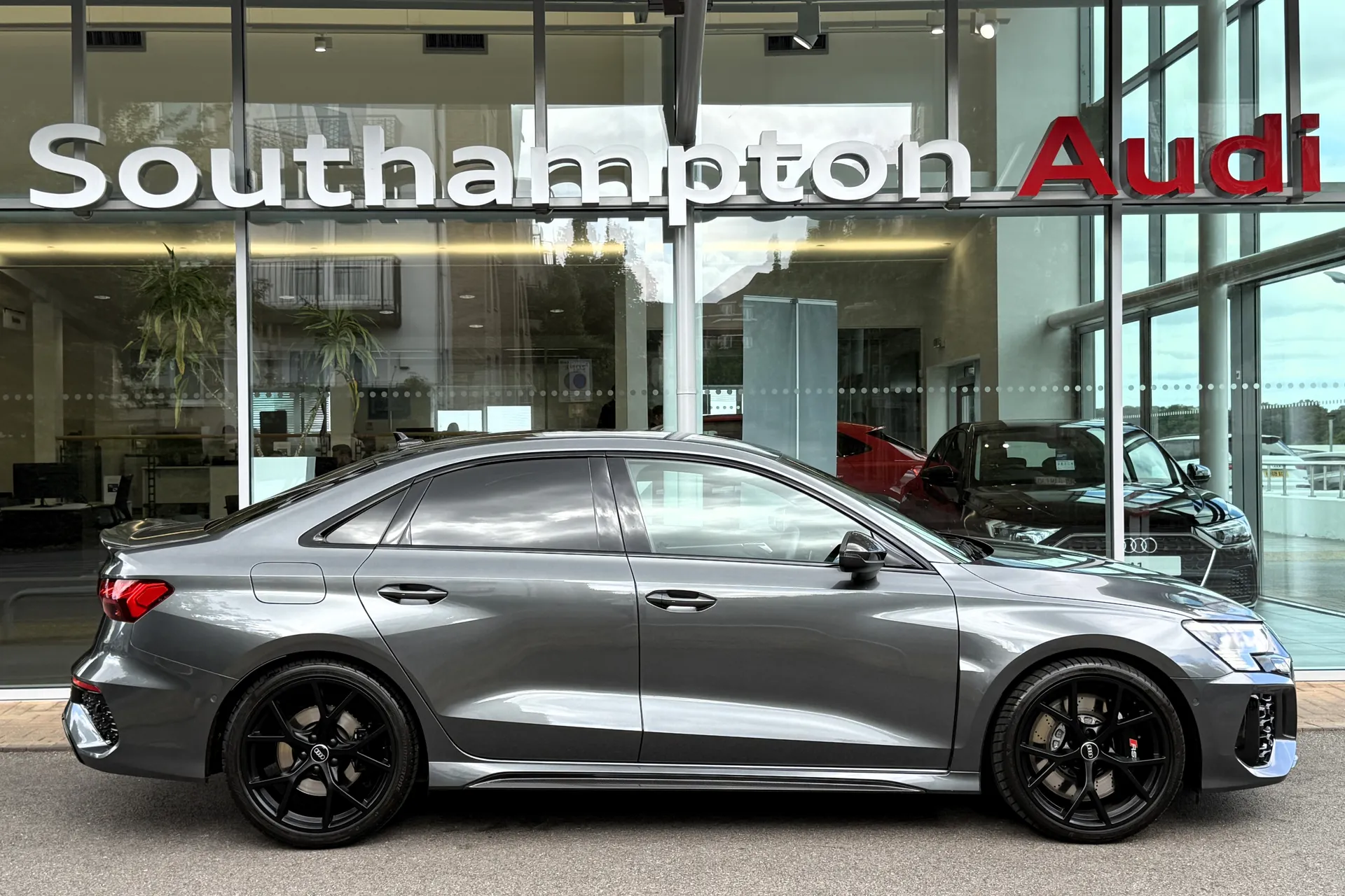 Audi RS3 thumbnail image number 2