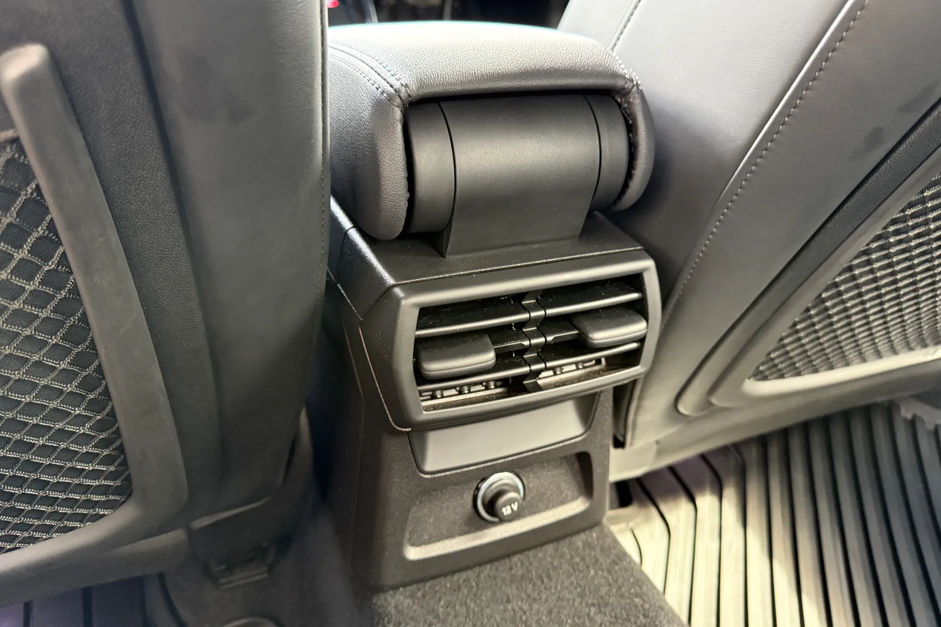 Audi RS3 thumbnail image number 36