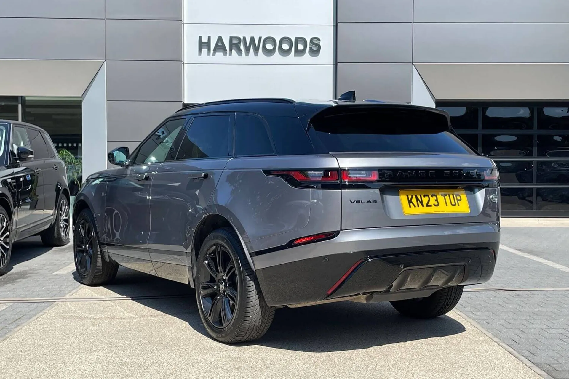 LAND ROVER RANGE ROVER VELAR thumbnail image number 2