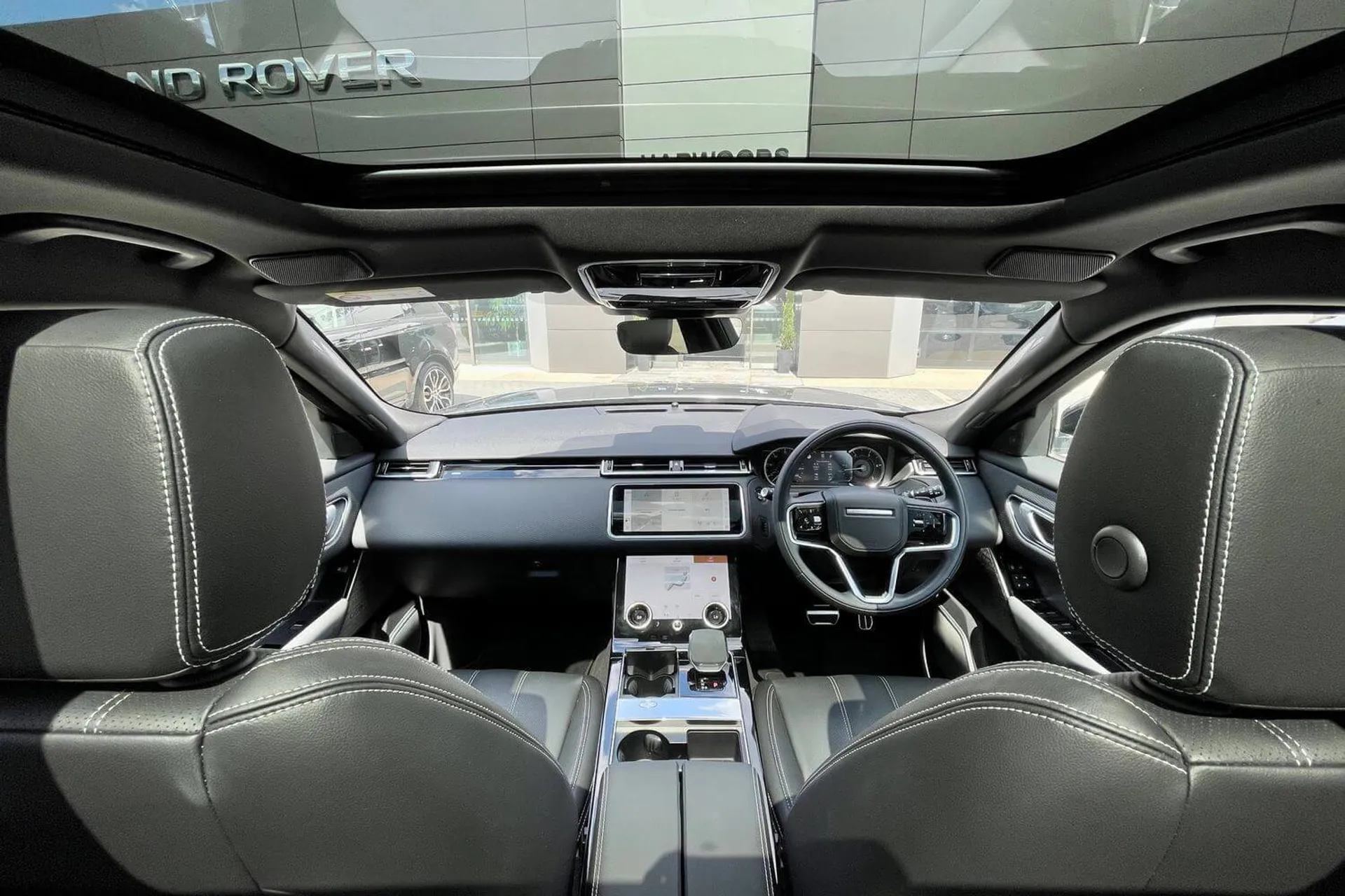 LAND ROVER RANGE ROVER VELAR thumbnail image number 4