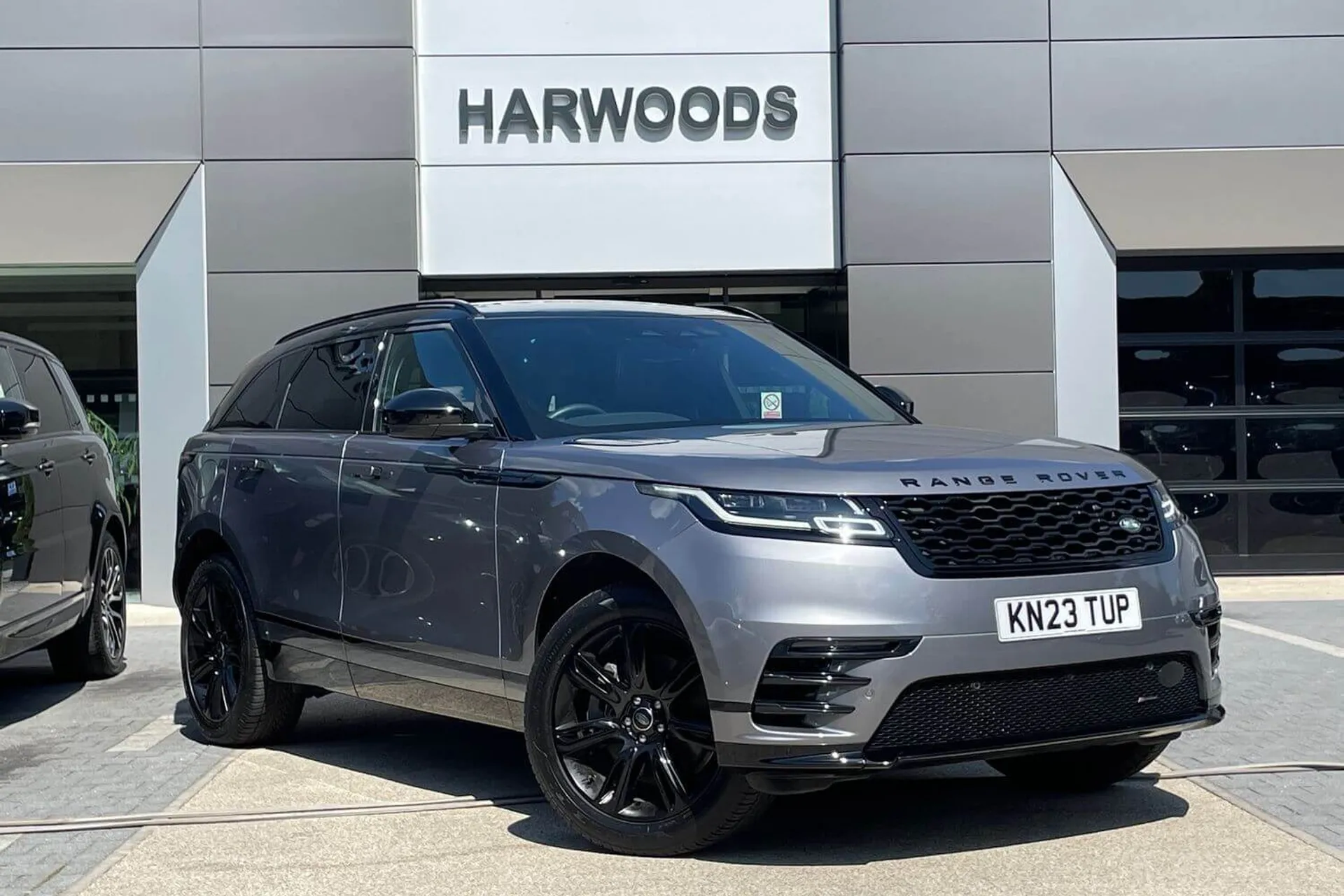 LAND ROVER RANGE ROVER VELAR focused image