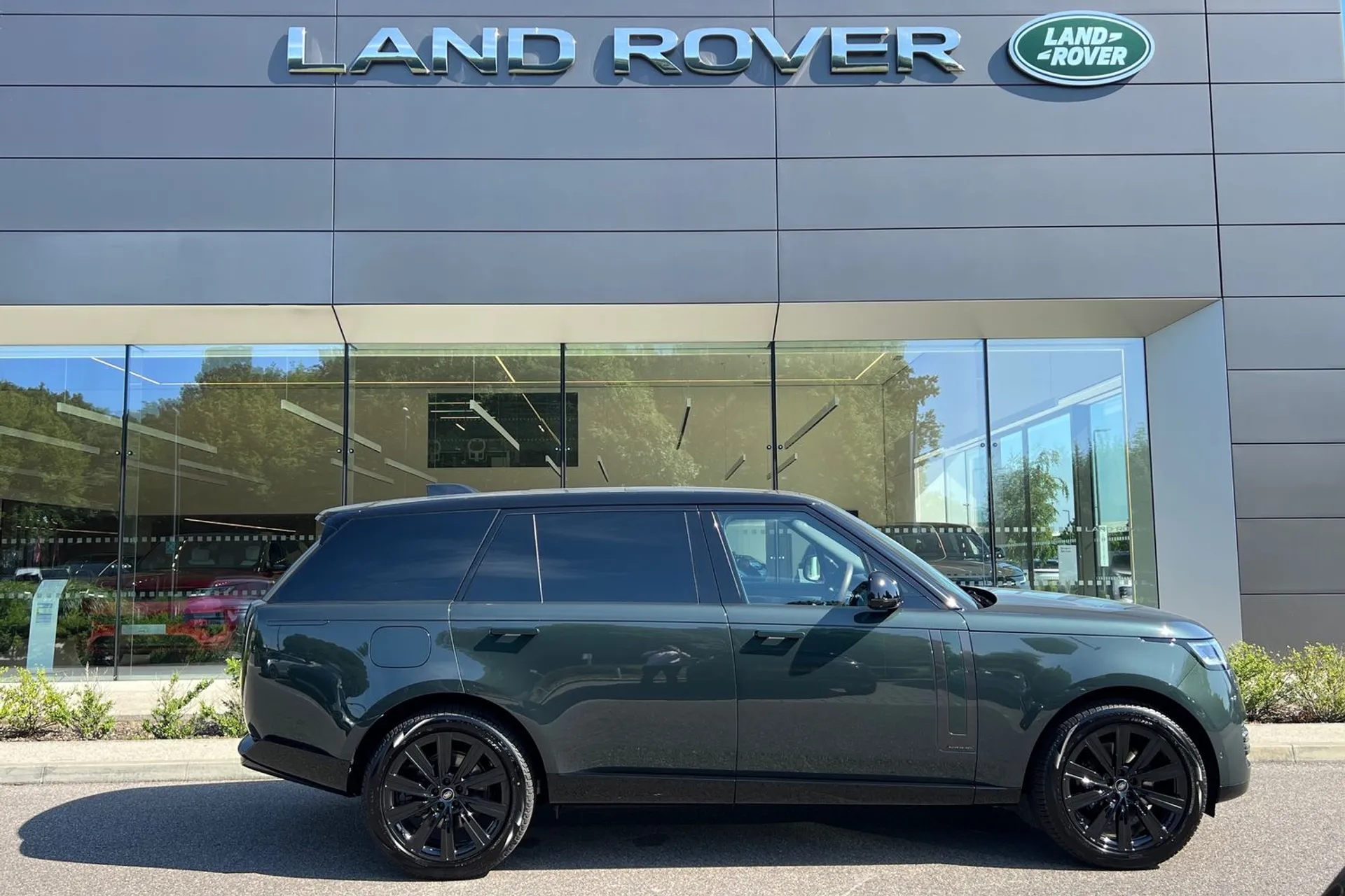 LAND ROVER RANGE ROVER thumbnail image number 2