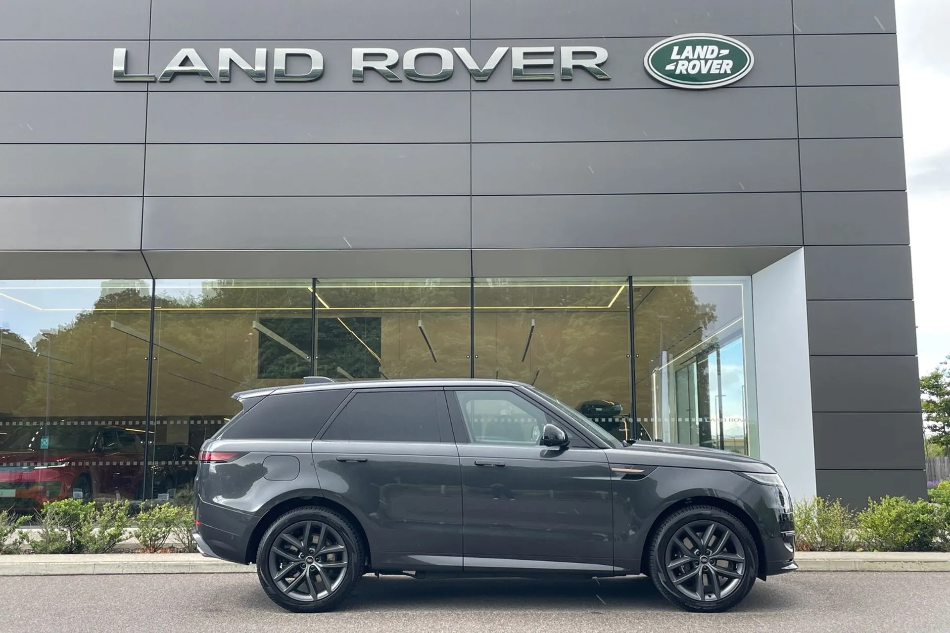 LAND ROVER RANGE ROVER SPORT thumbnail image number 2