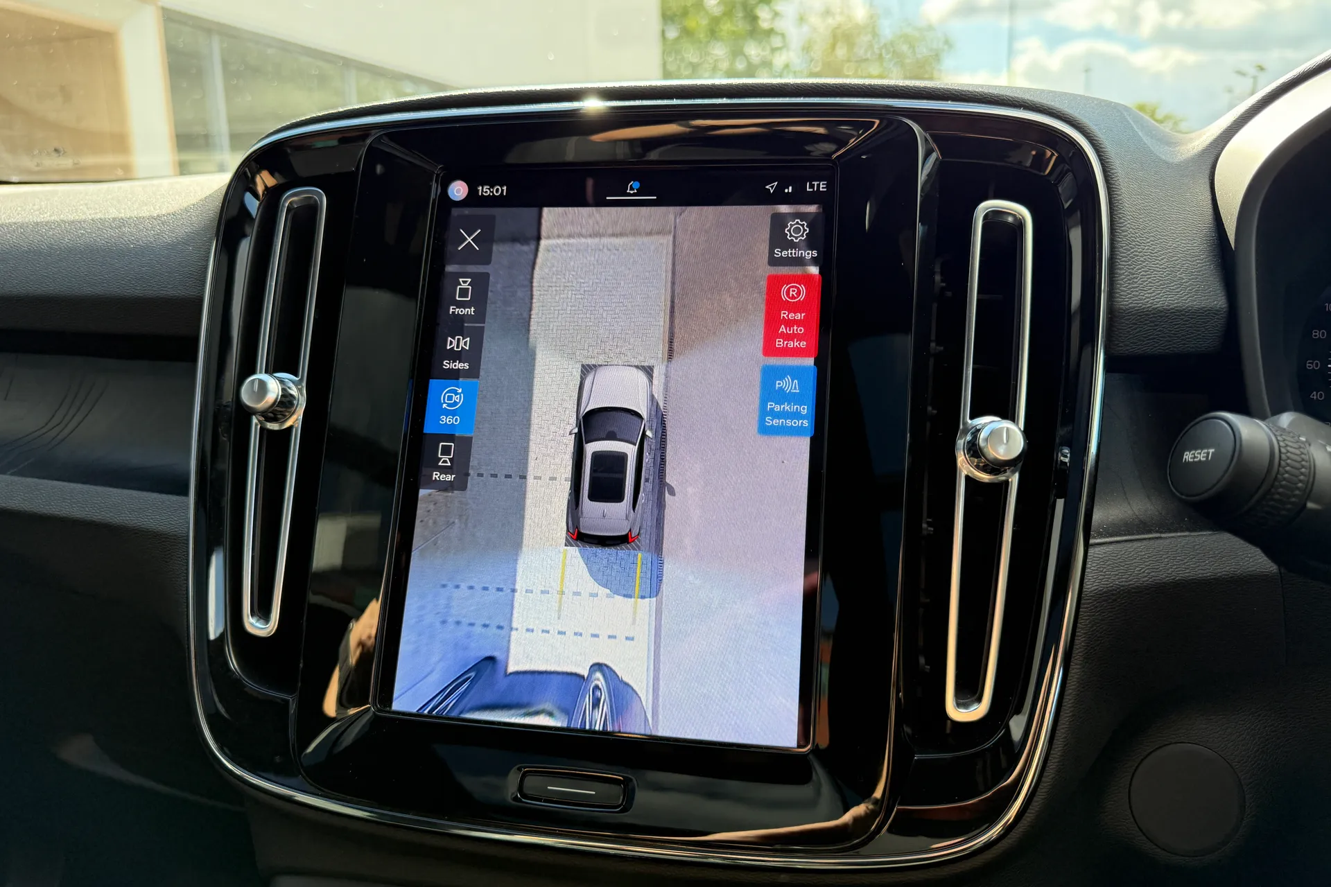 Volvo XC40 thumbnail image number 4