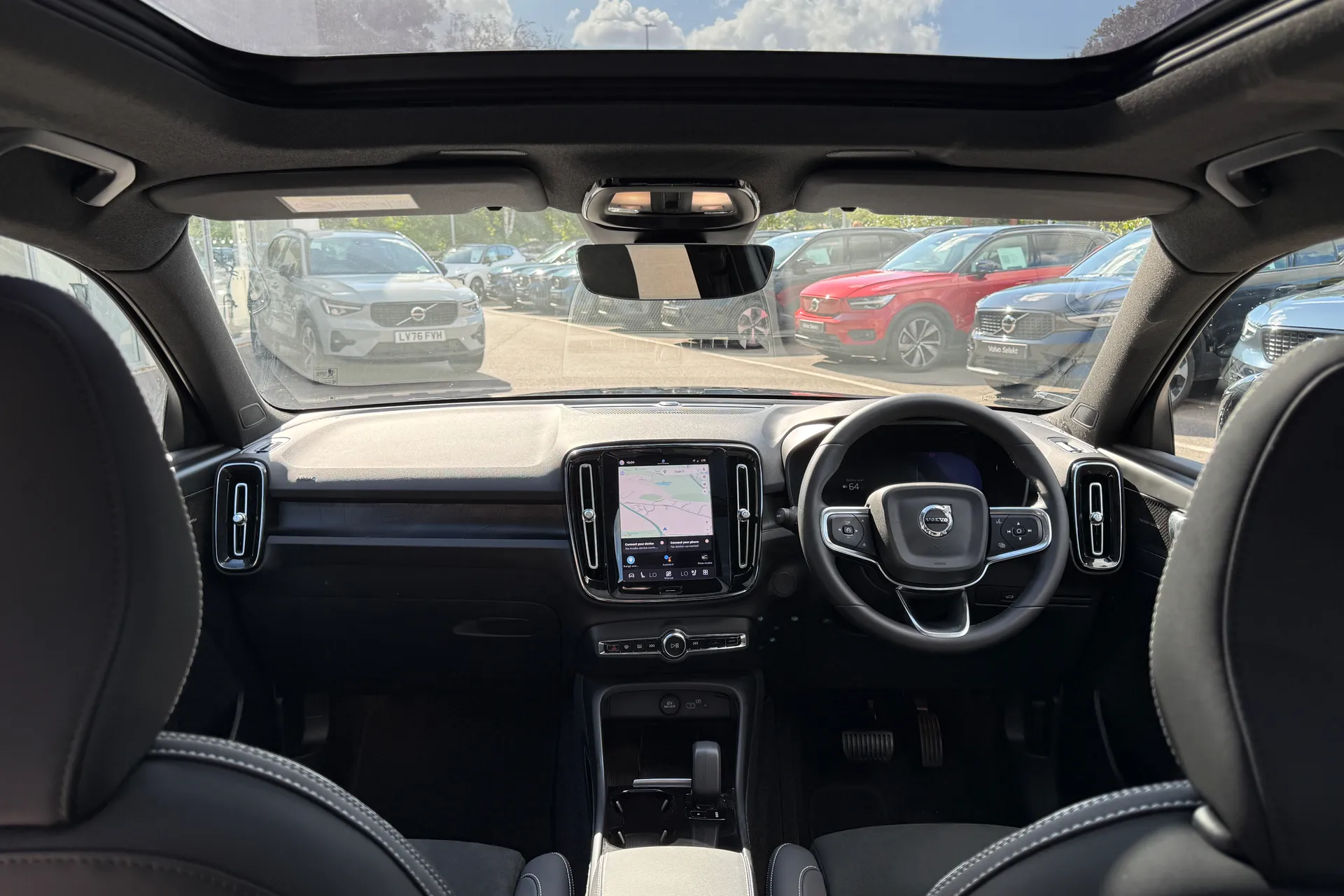 Volvo XC40 thumbnail image number 3
