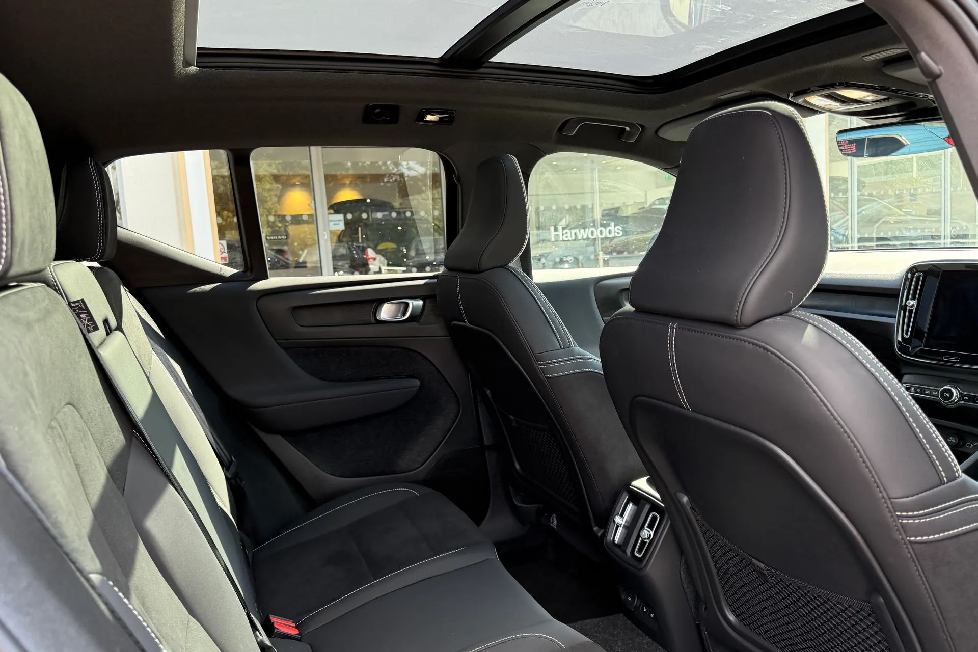 Volvo XC40 thumbnail image number 22