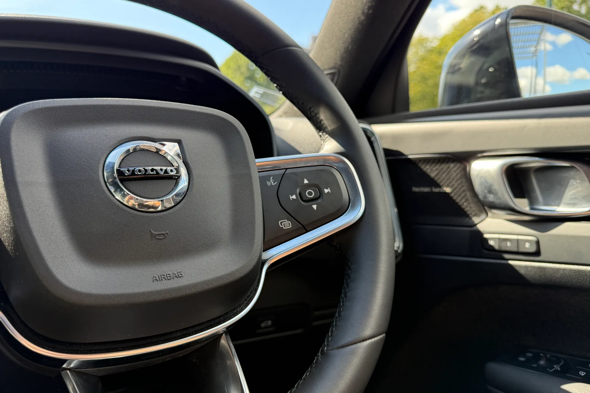 Volvo XC40 thumbnail image number 35