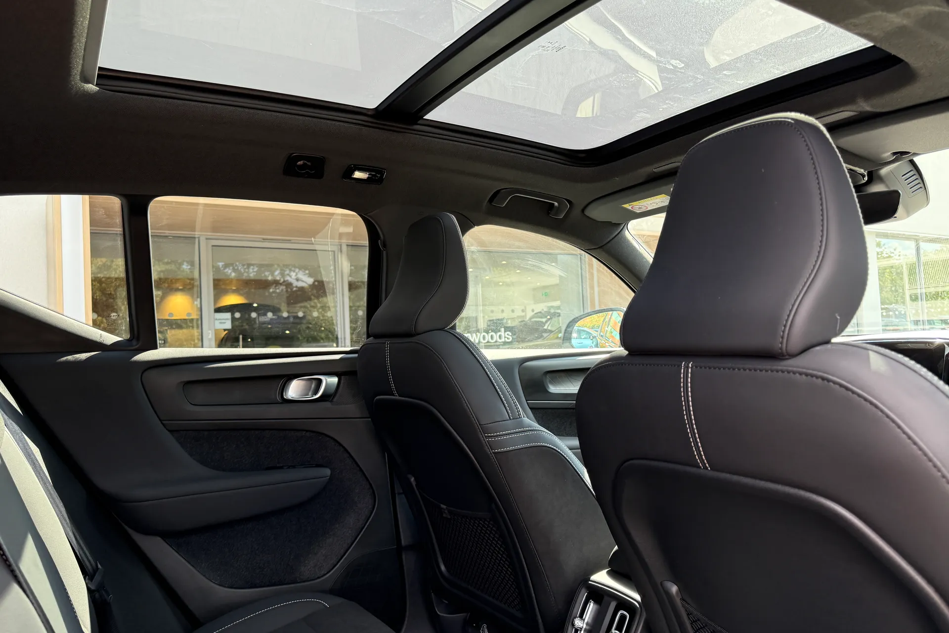 Volvo XC40 thumbnail image number 23