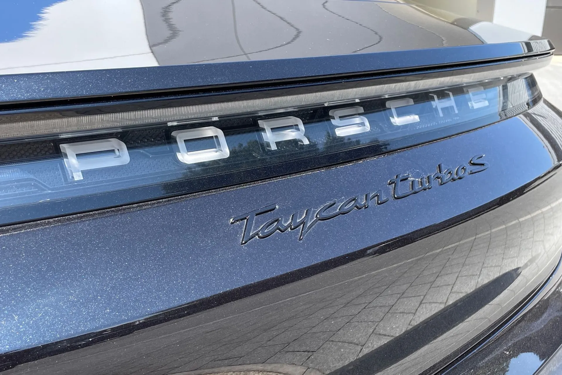 Porsche TAYCAN thumbnail image number 44