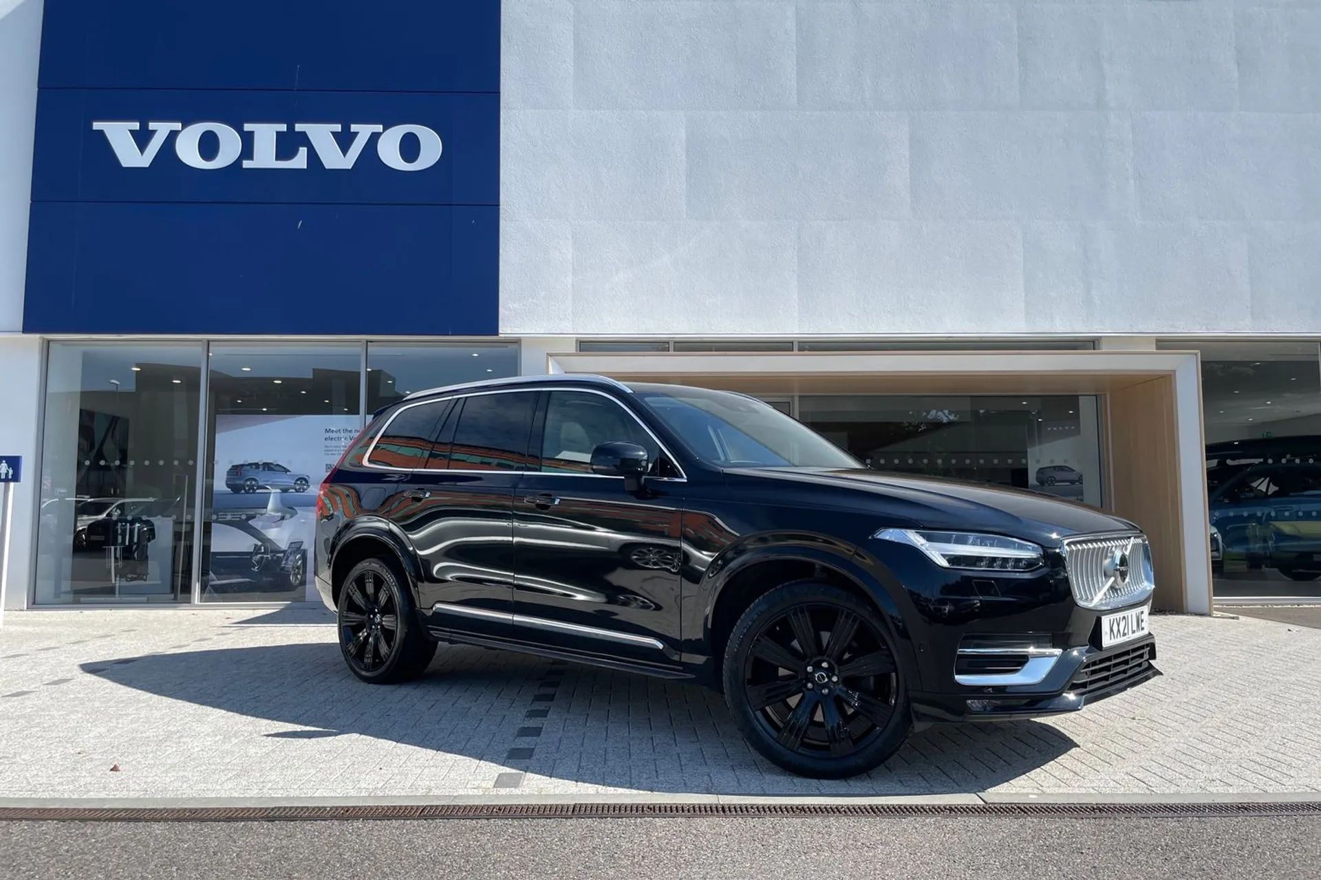 Volvo XC90 focused image