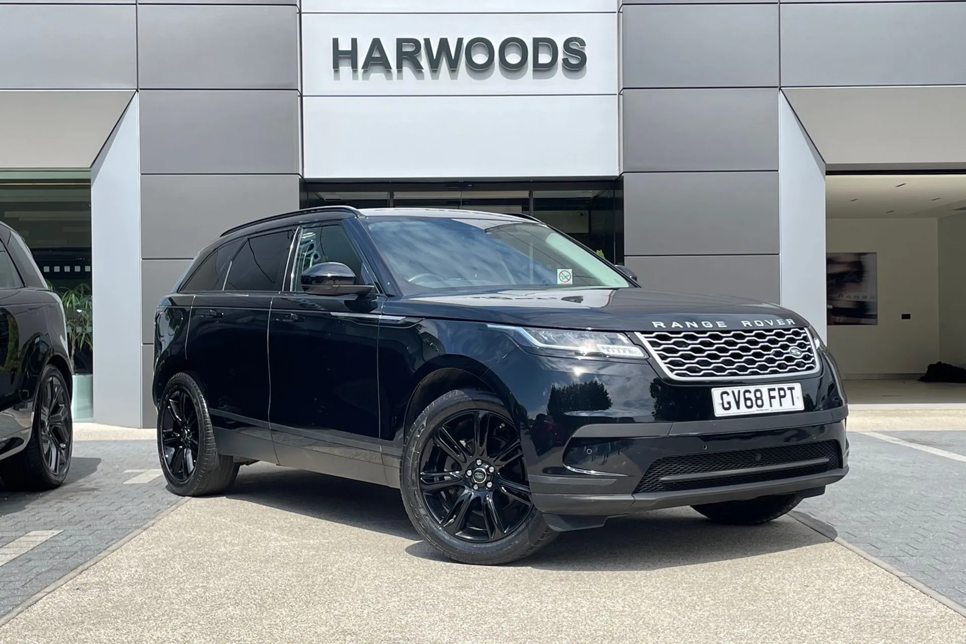 LAND ROVER RANGE ROVER VELAR focused image