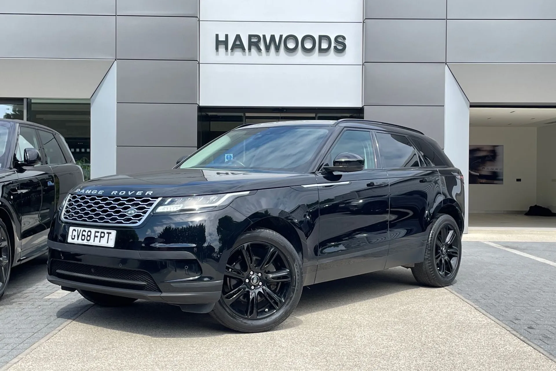 LAND ROVER RANGE ROVER VELAR thumbnail image number 23