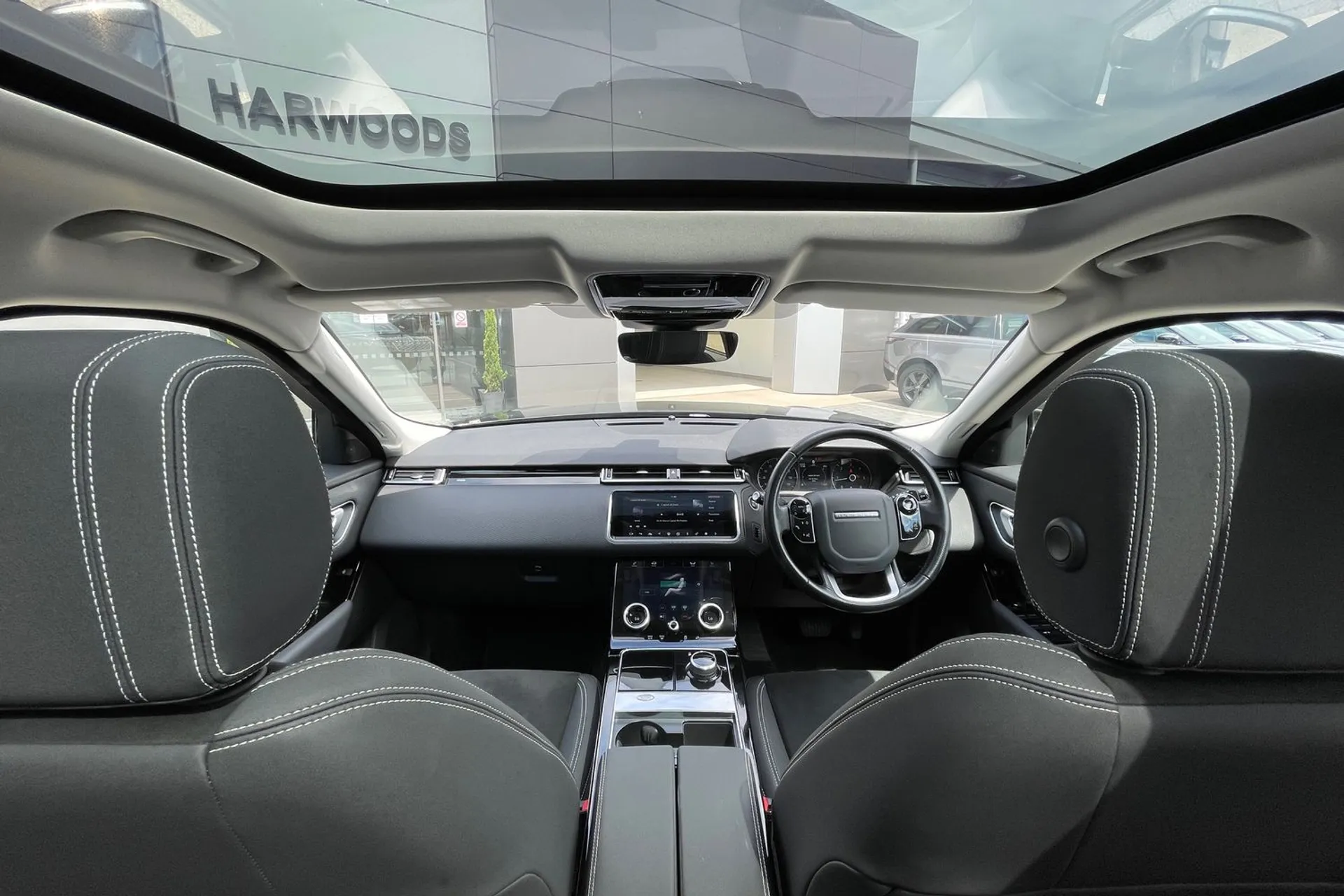 LAND ROVER RANGE ROVER VELAR thumbnail image number 4