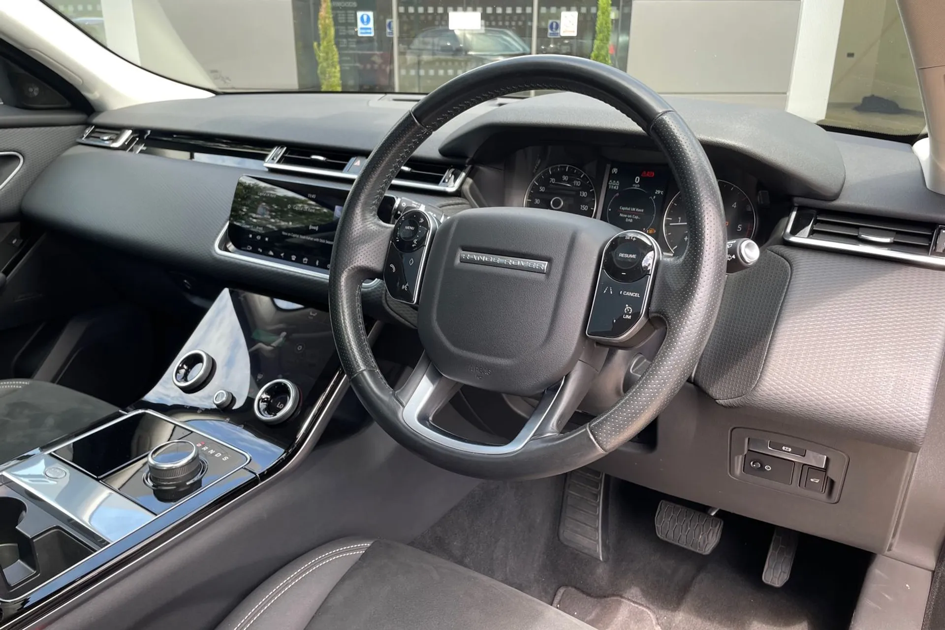 LAND ROVER RANGE ROVER VELAR thumbnail image number 27