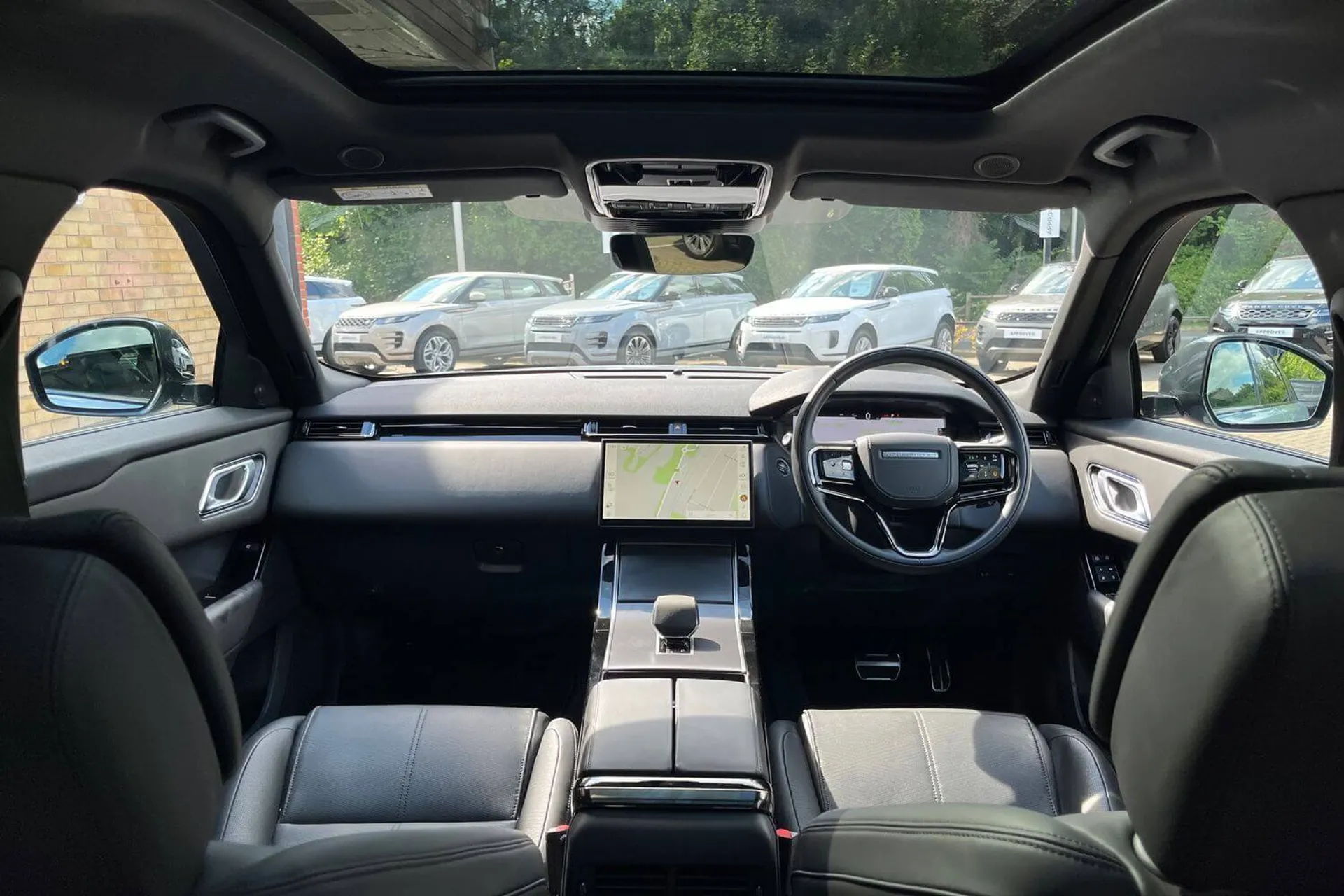 LAND ROVER RANGE ROVER VELAR thumbnail image number 3