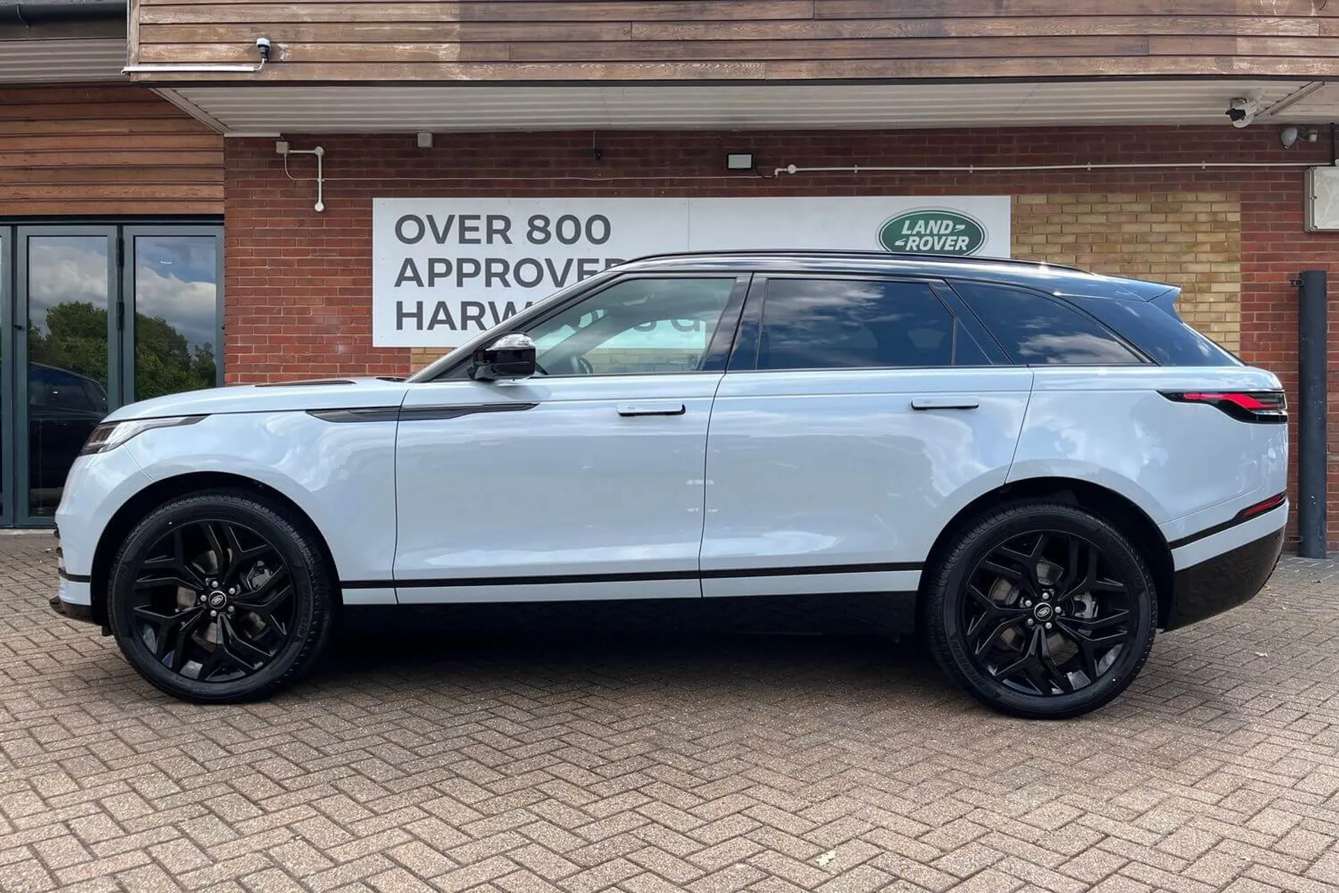 LAND ROVER RANGE ROVER VELAR thumbnail image number 9