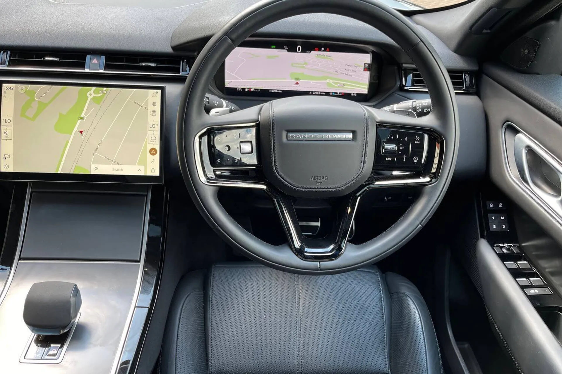 LAND ROVER RANGE ROVER VELAR thumbnail image number 22