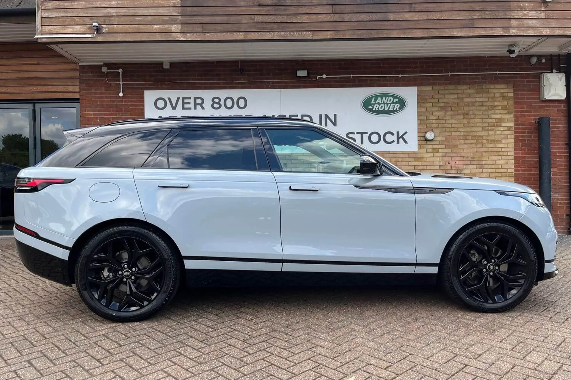 LAND ROVER RANGE ROVER VELAR thumbnail image number 2