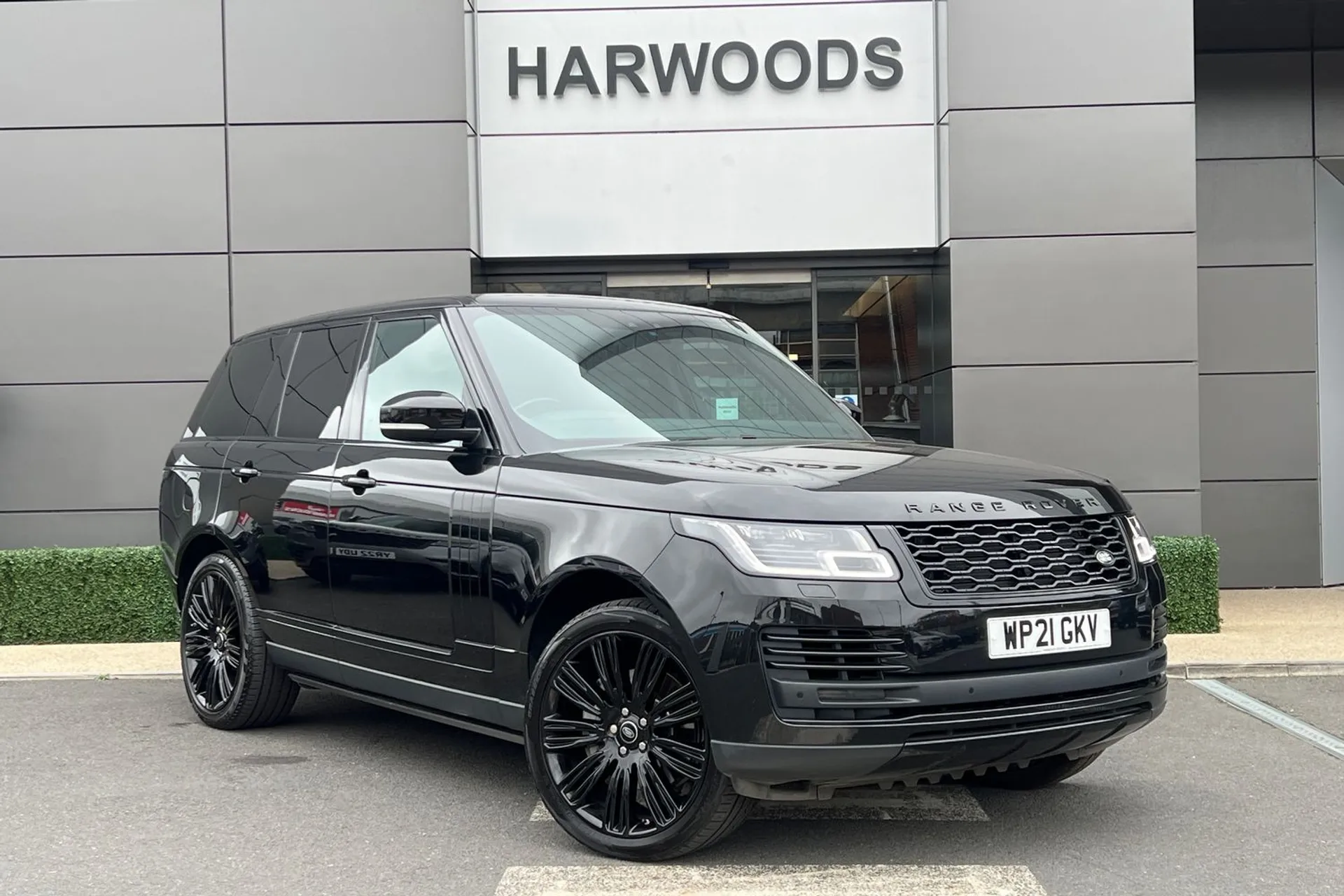 LAND ROVER RANGE ROVER focused image