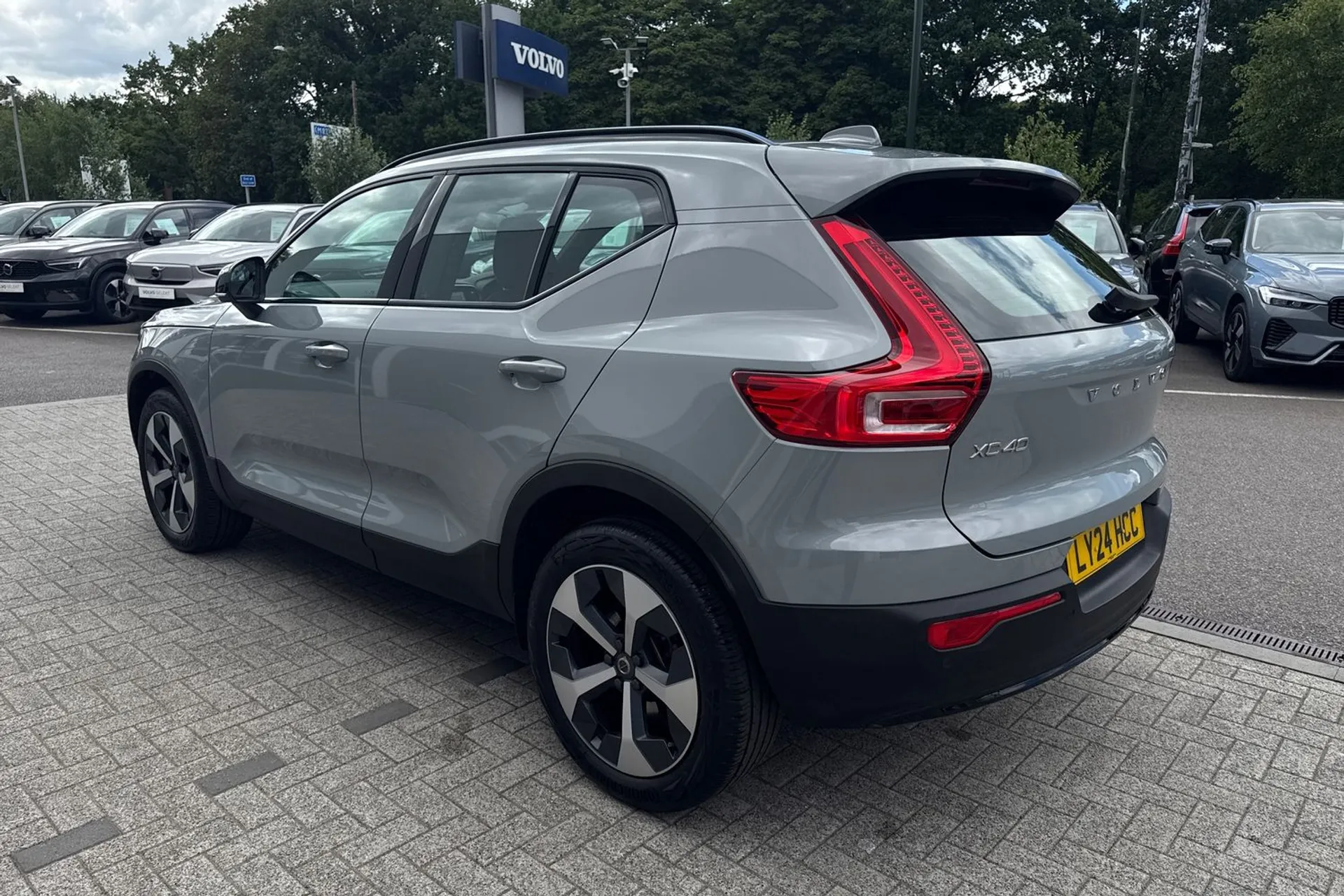 Volvo XC40 thumbnail image number 9