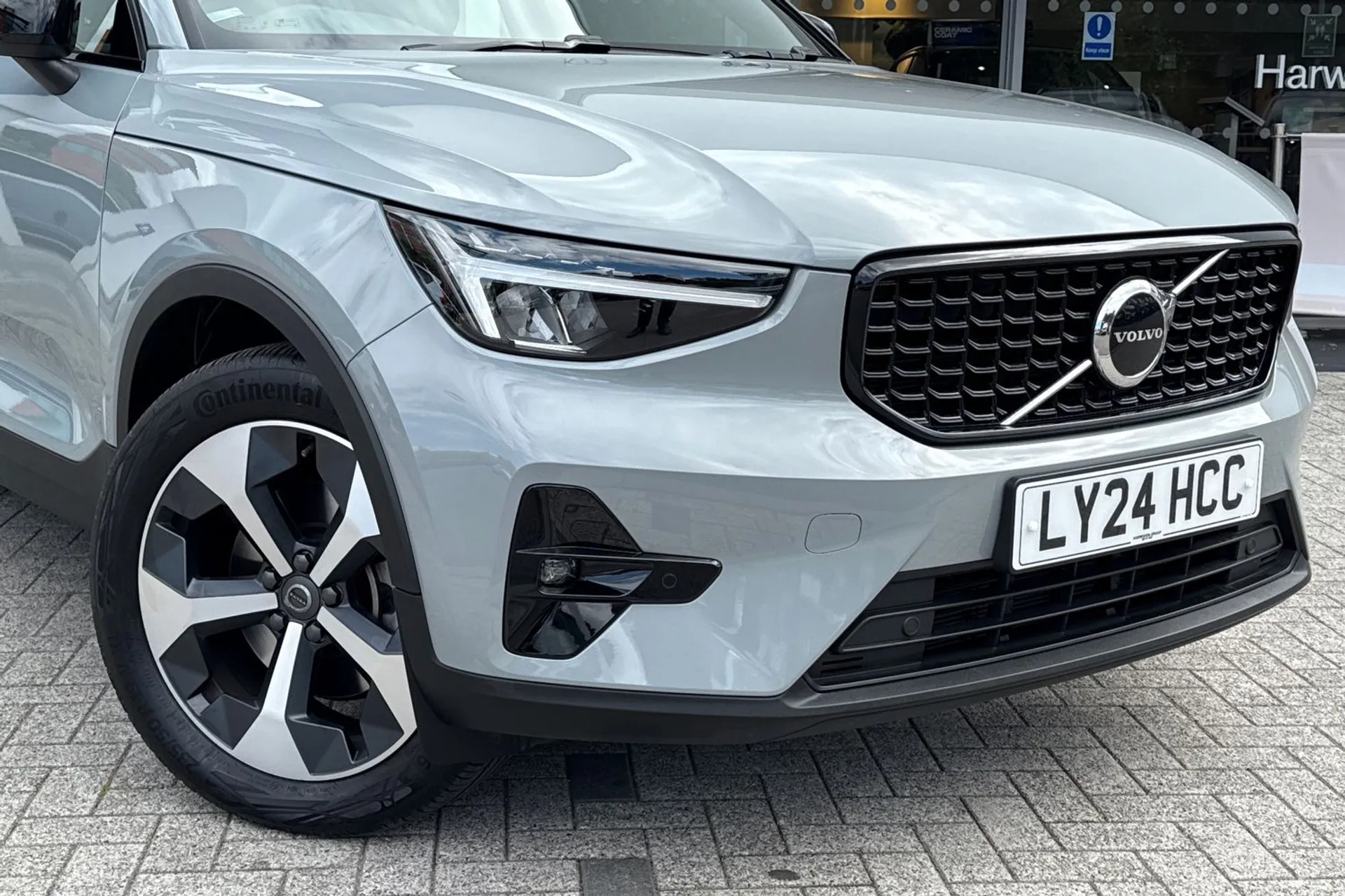 Volvo XC40 thumbnail image number 6