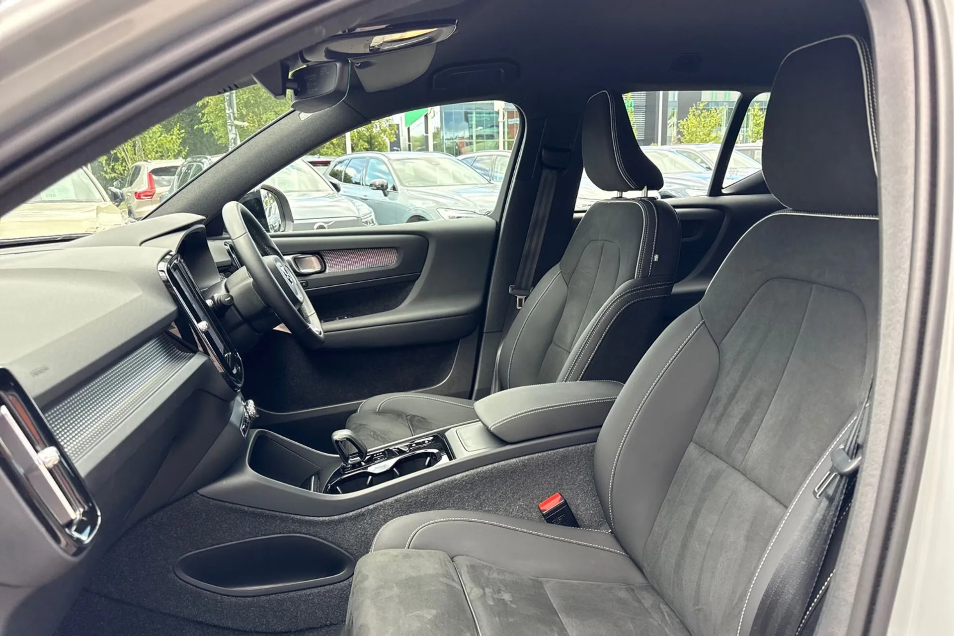 Volvo XC40 thumbnail image number 27