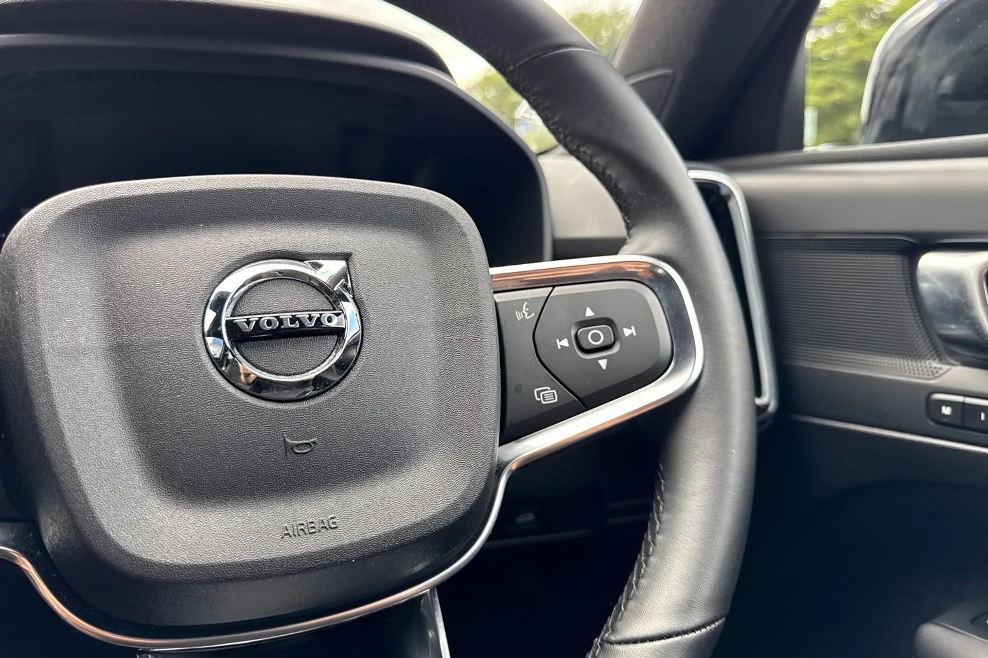 Volvo XC40 thumbnail image number 36