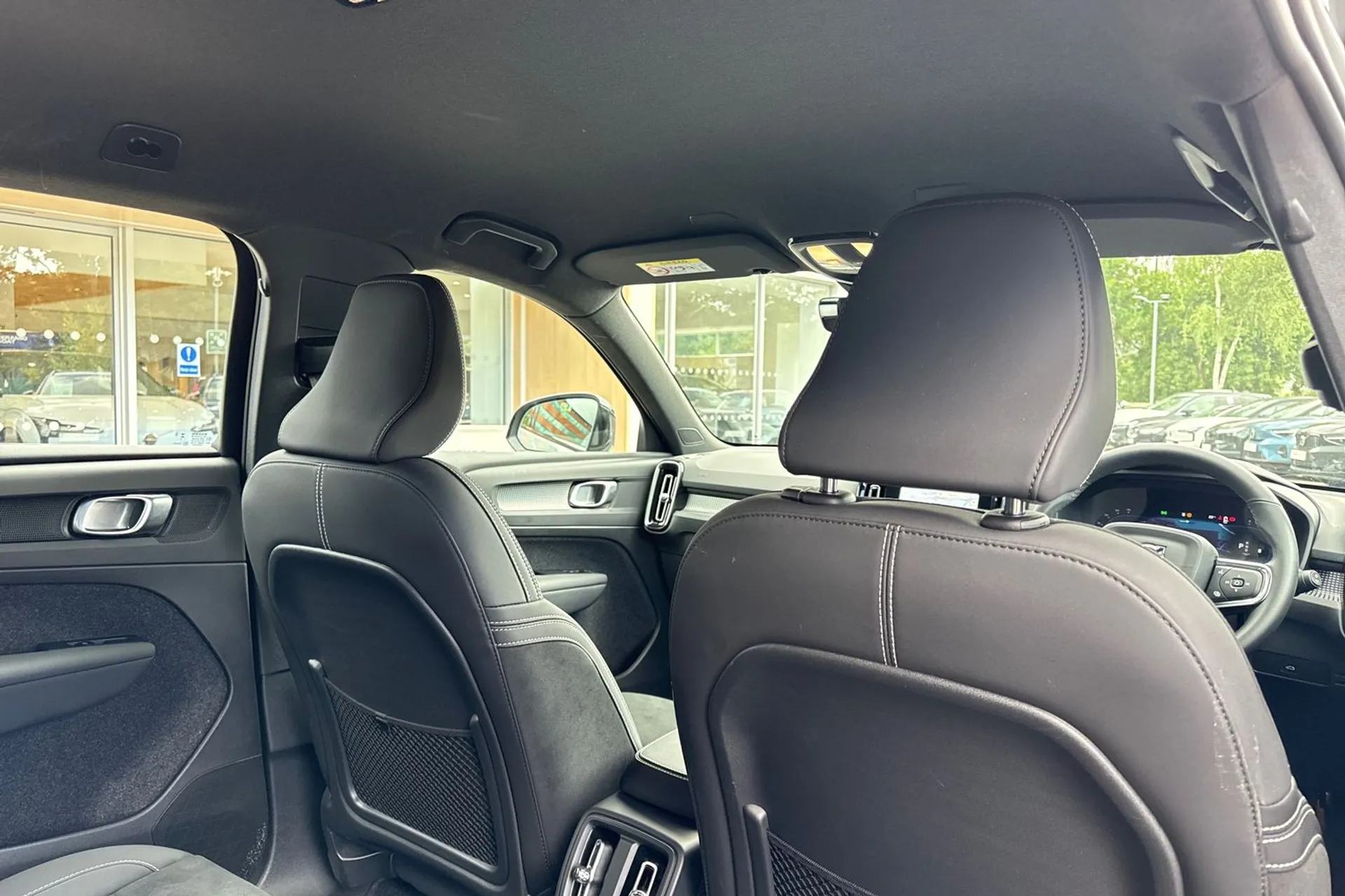 Volvo XC40 thumbnail image number 23