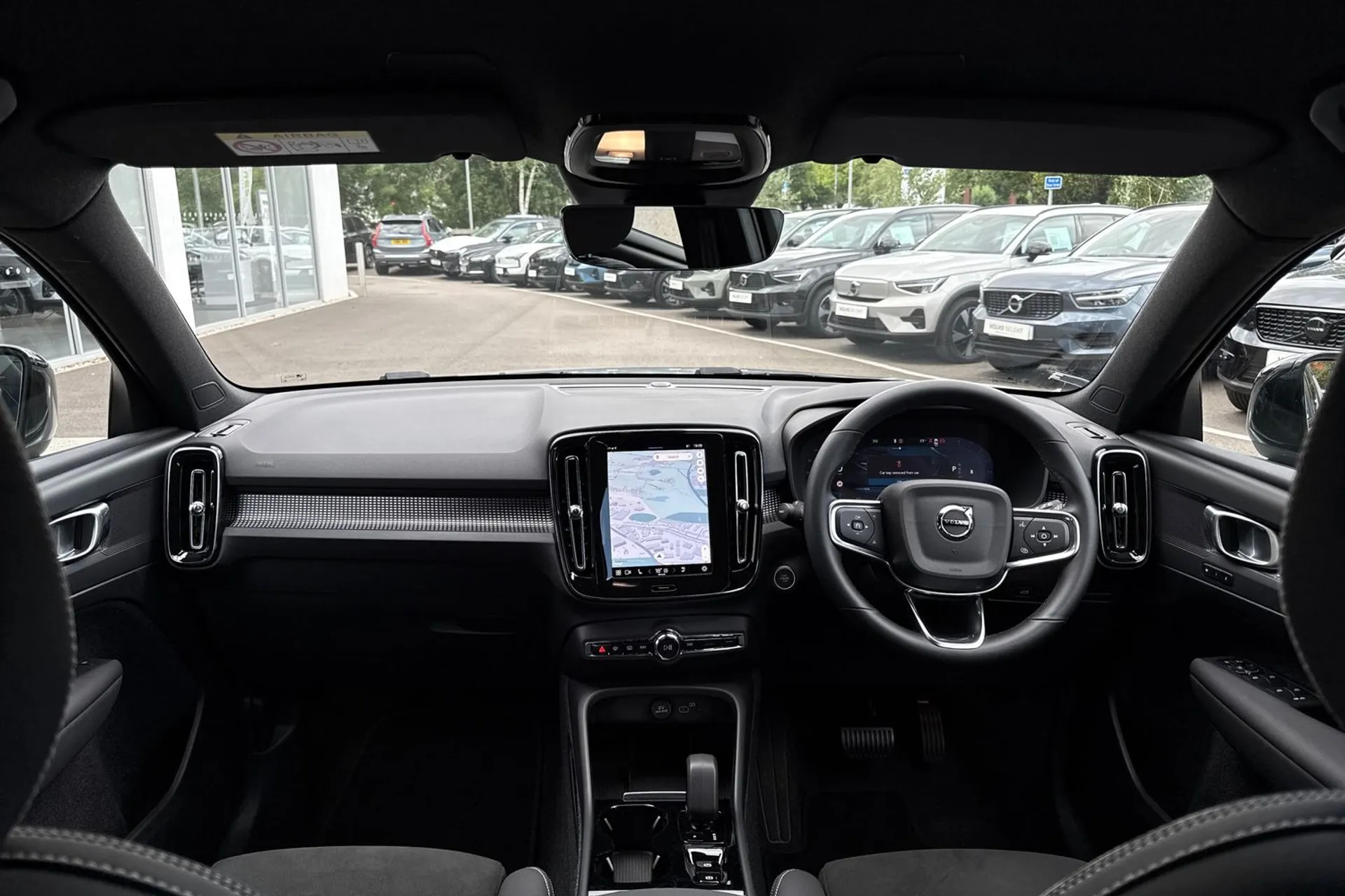 Volvo XC40 thumbnail image number 3