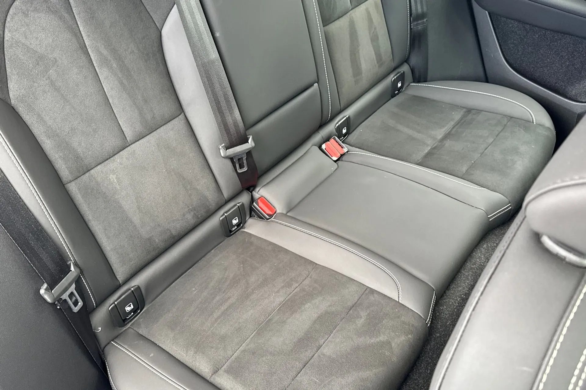 Volvo XC40 thumbnail image number 24