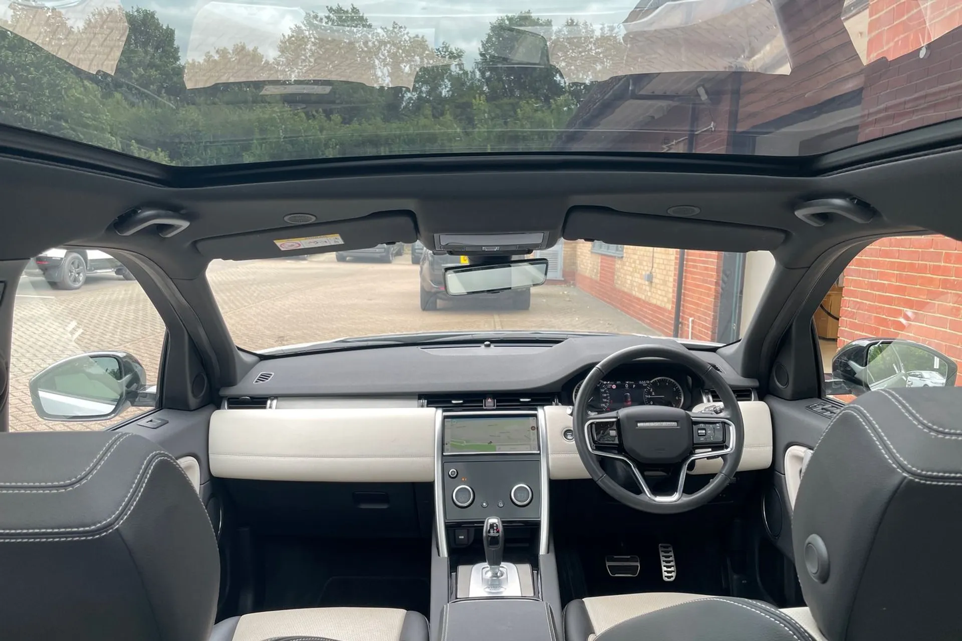 LAND ROVER DISCOVERY SPORT thumbnail image number 3