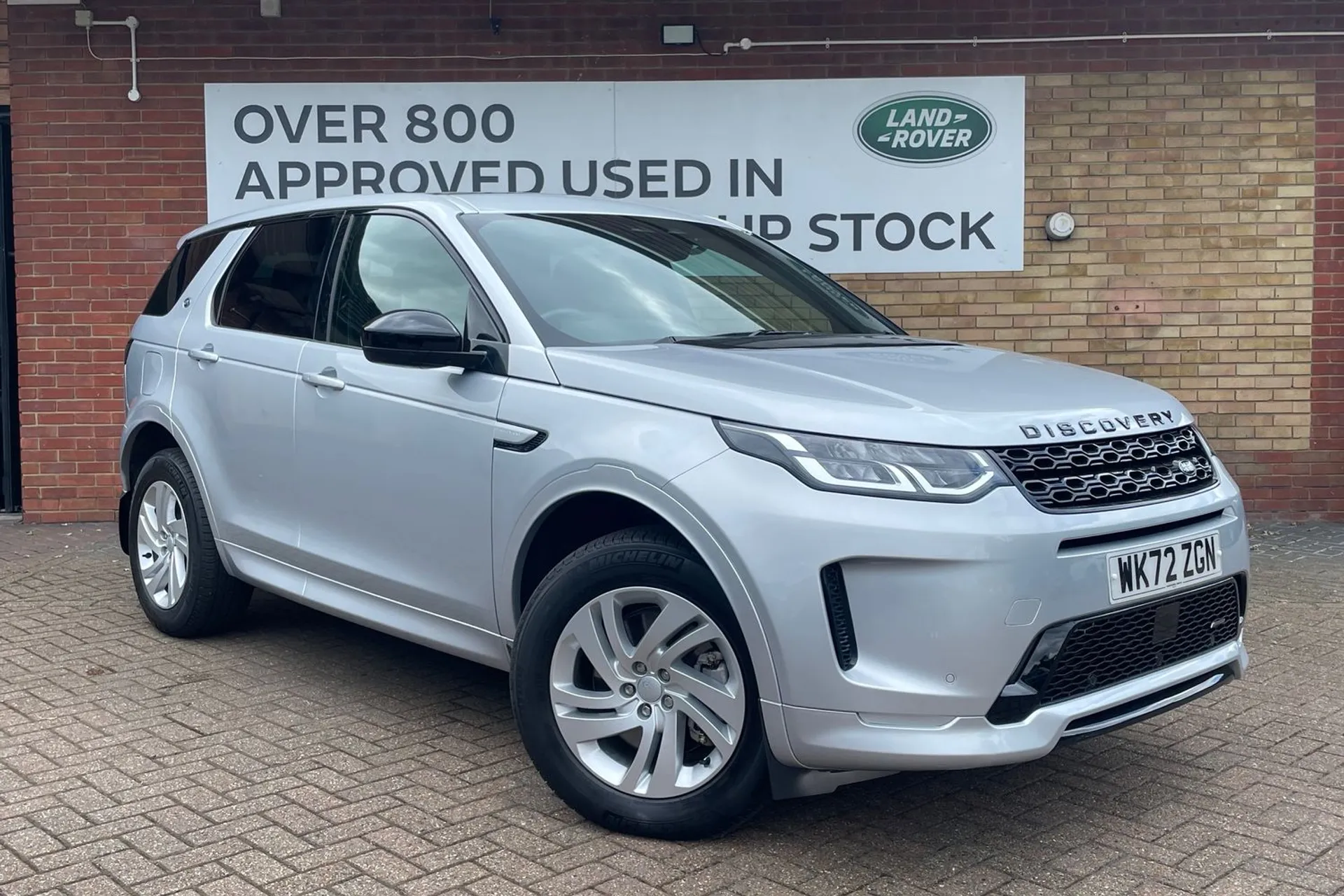 LAND ROVER DISCOVERY SPORT focused image