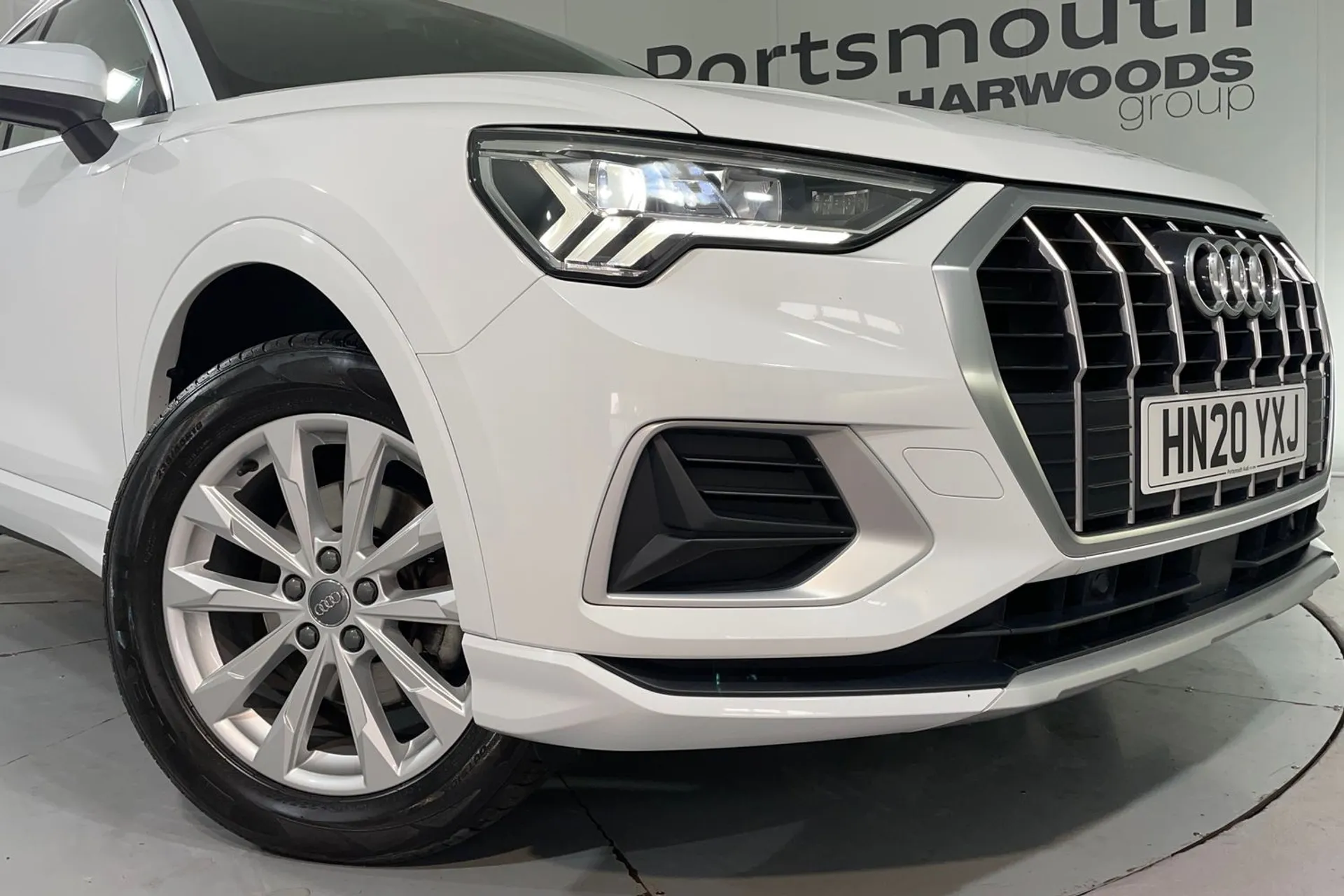 Audi Q3 thumbnail image number 2