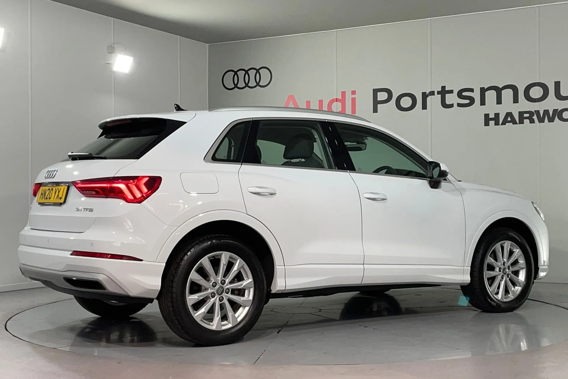 Audi Q3 thumbnail image number 3