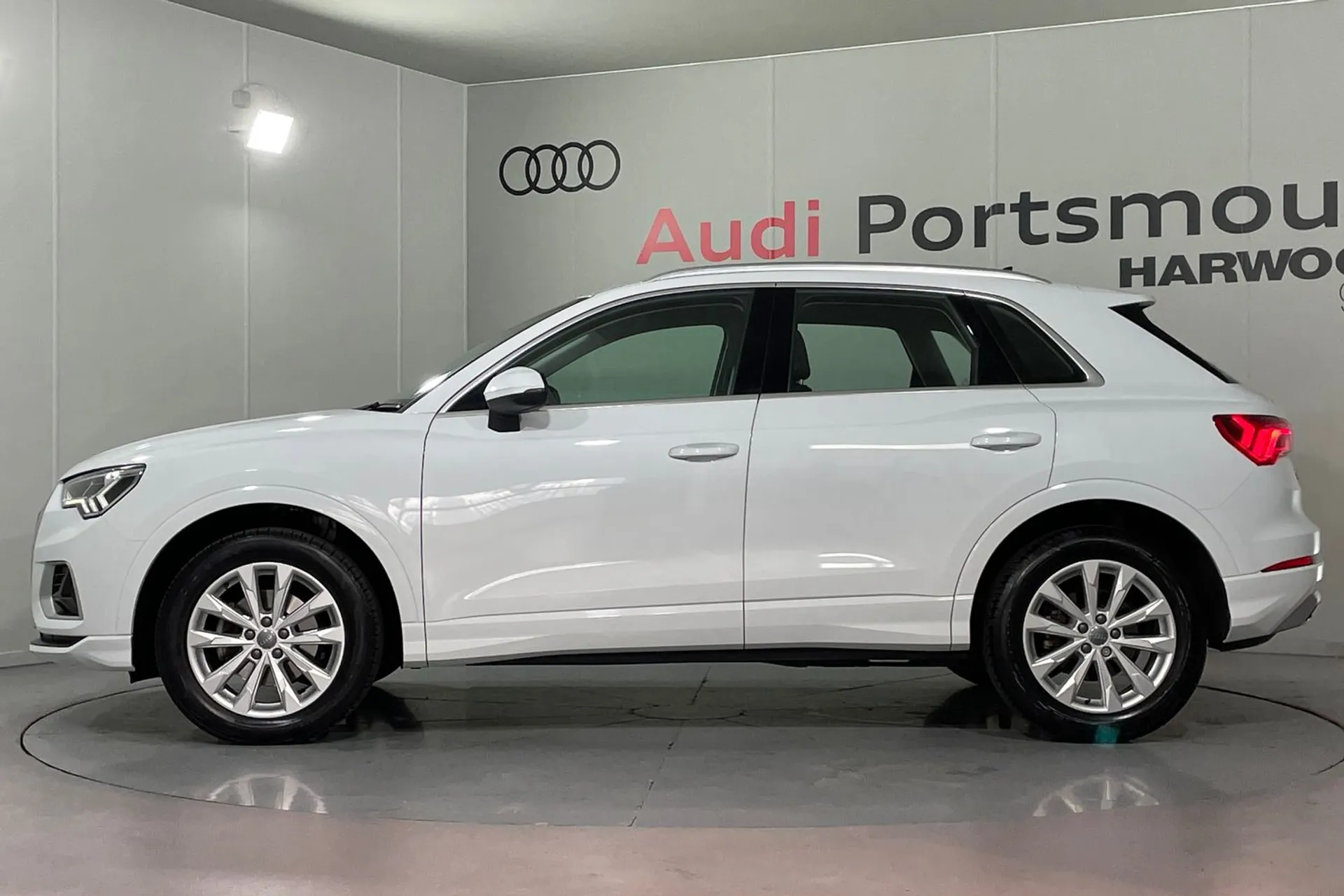 Audi Q3 thumbnail image number 7