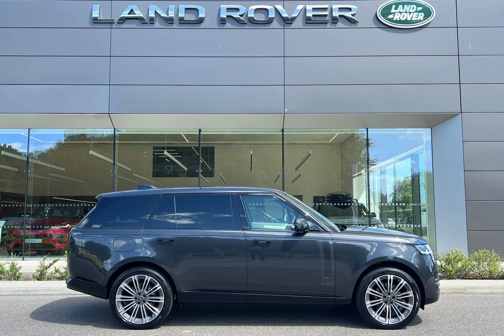 LAND ROVER RANGE ROVER thumbnail image number 2