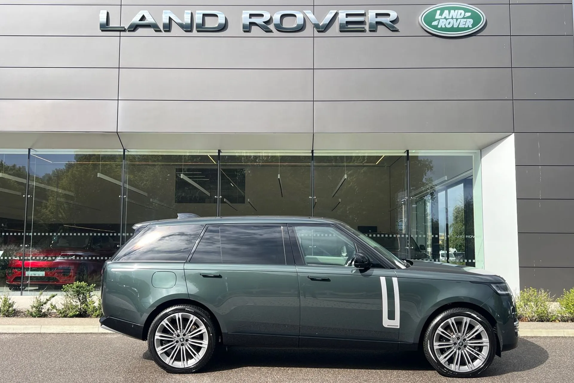 LAND ROVER RANGE ROVER thumbnail image number 2