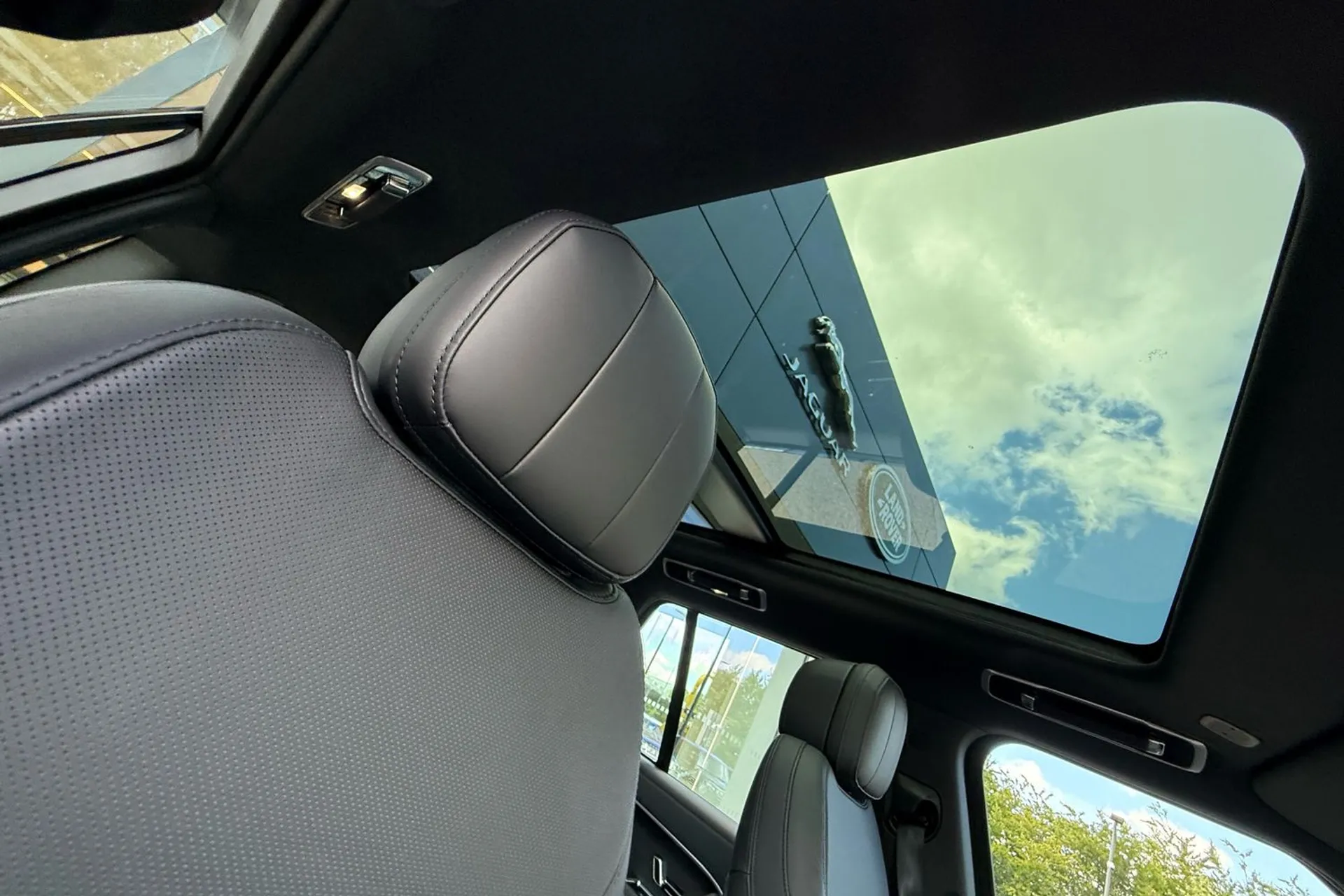 LAND ROVER RANGE ROVER thumbnail image number 40