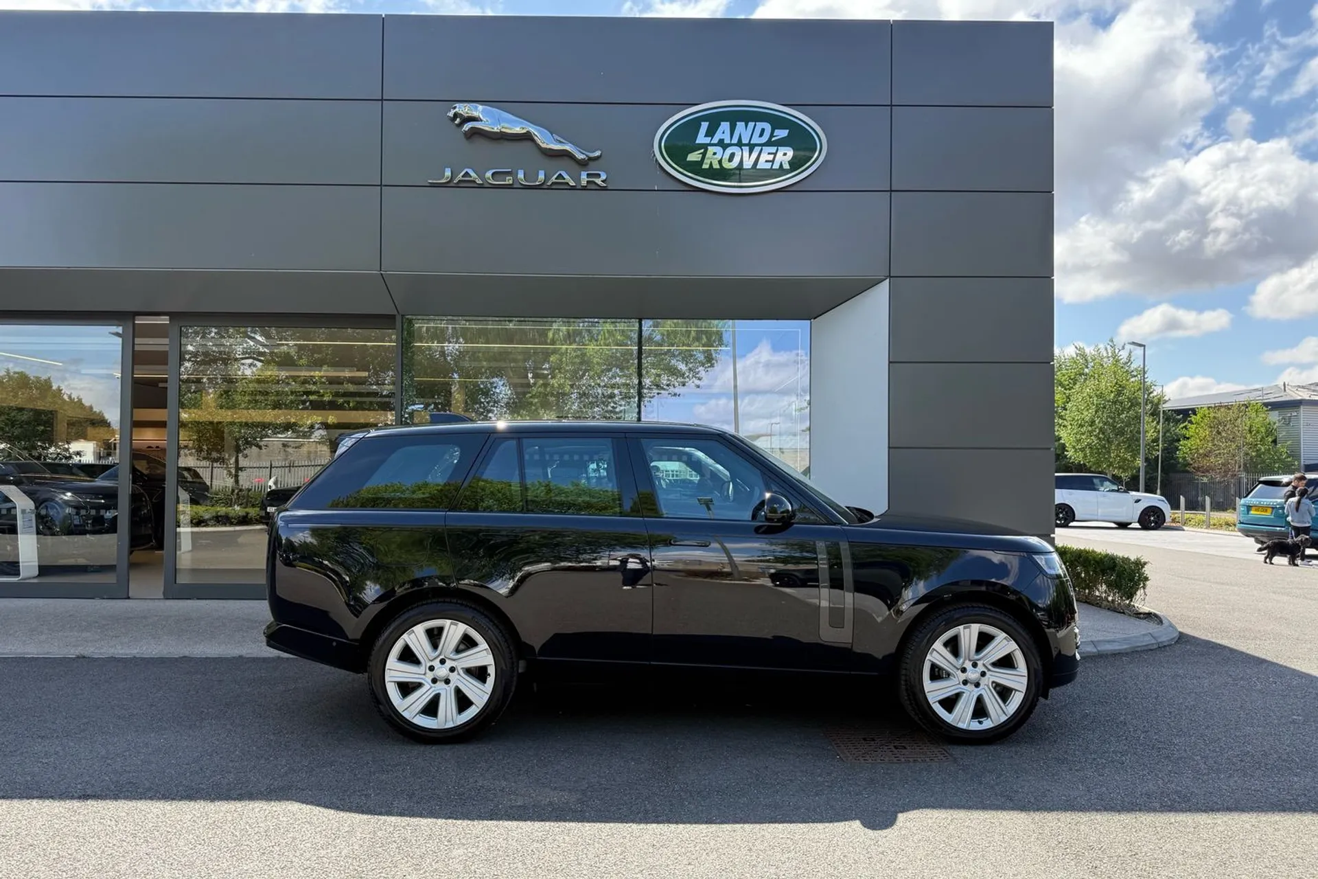 LAND ROVER RANGE ROVER thumbnail image number 2