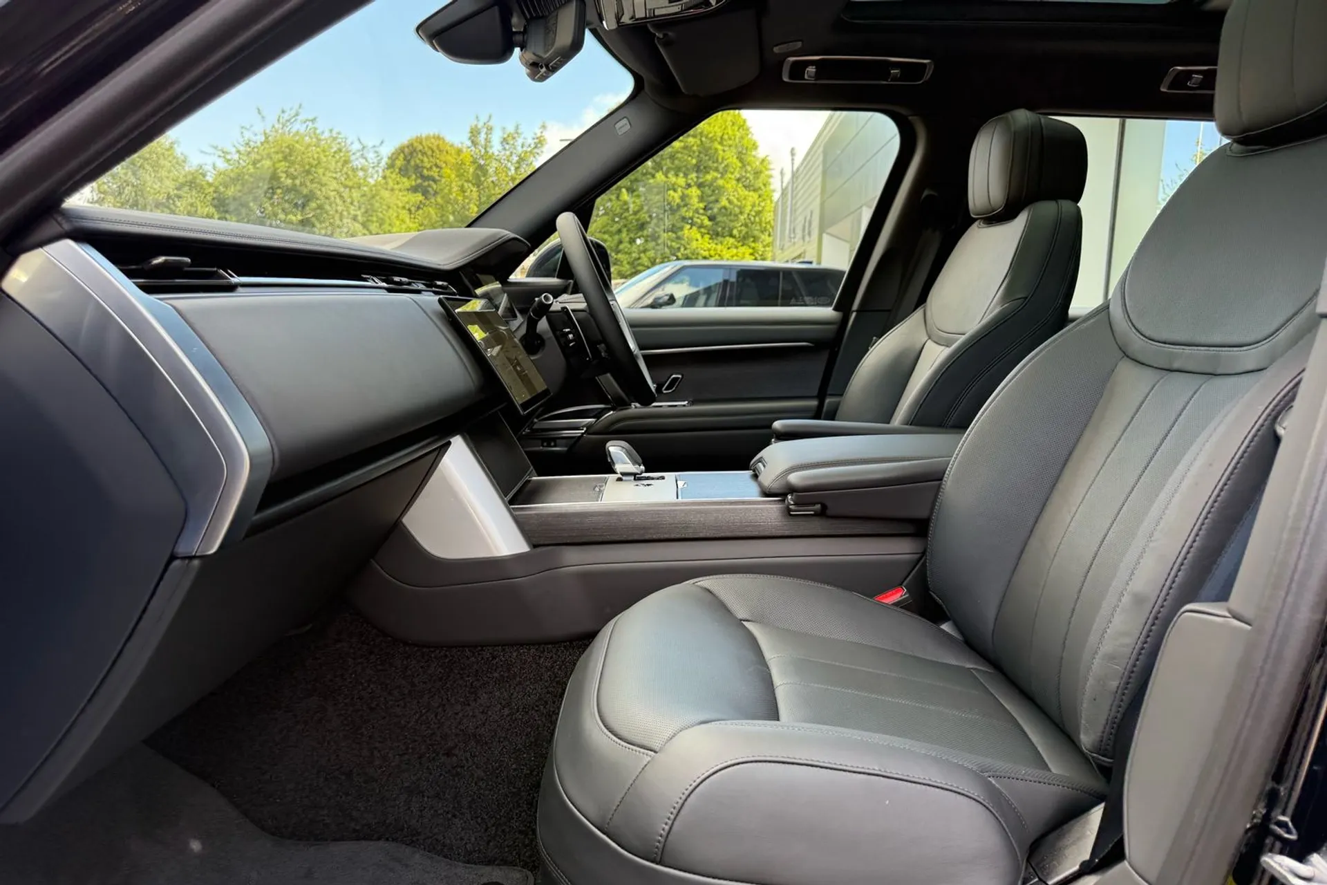 LAND ROVER RANGE ROVER thumbnail image number 10