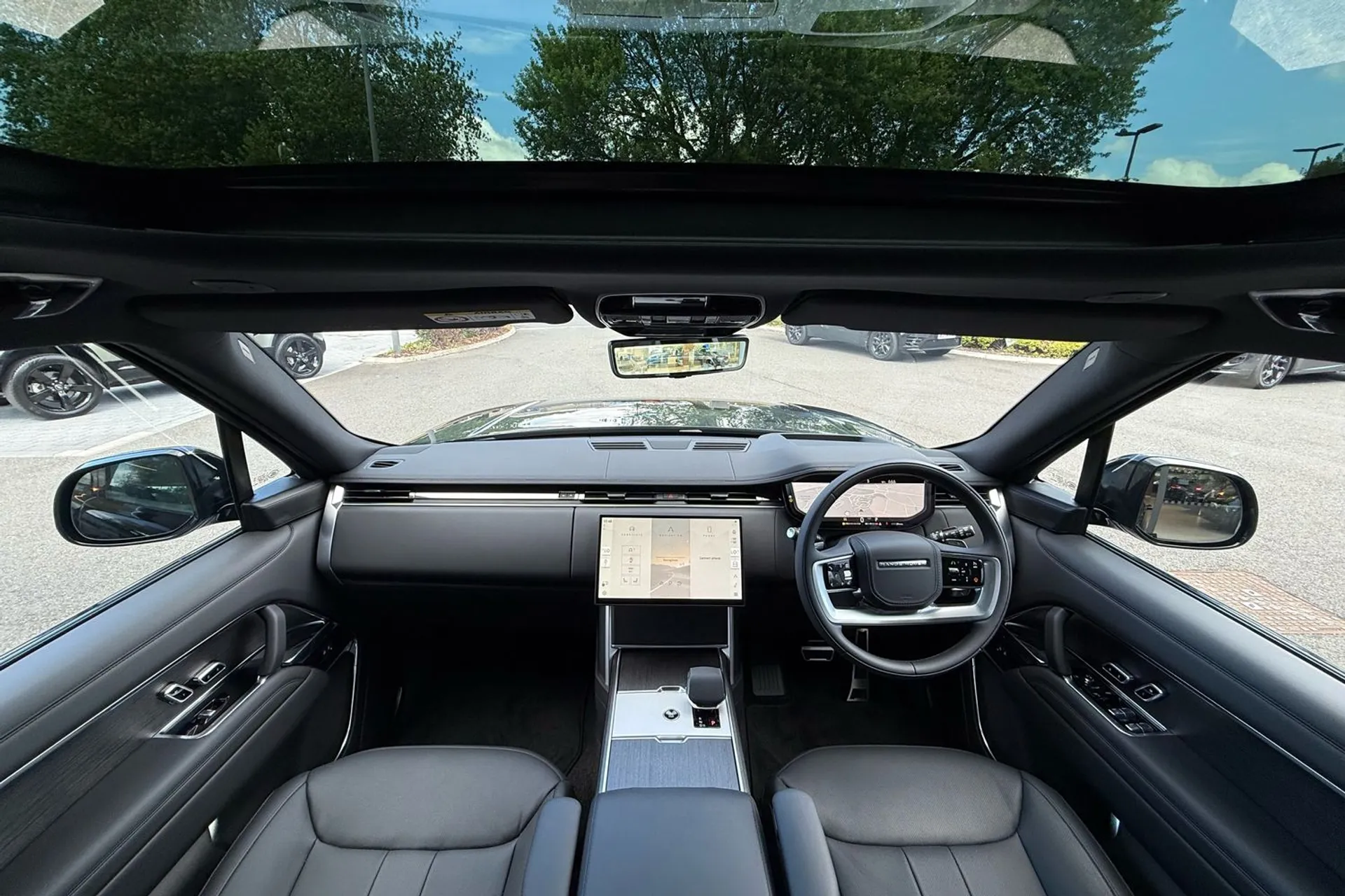 LAND ROVER RANGE ROVER thumbnail image number 3