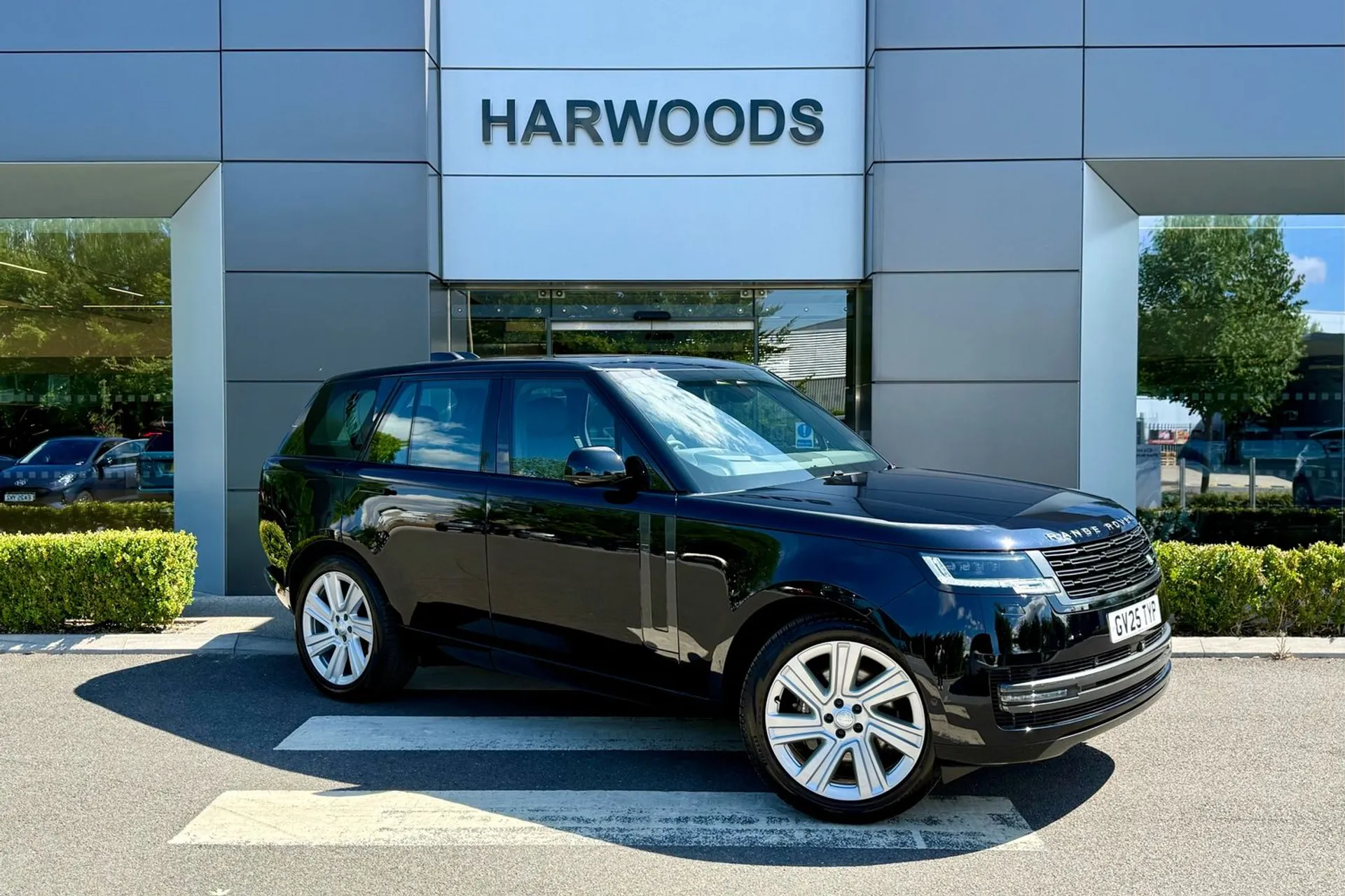 LAND ROVER RANGE ROVER focused image