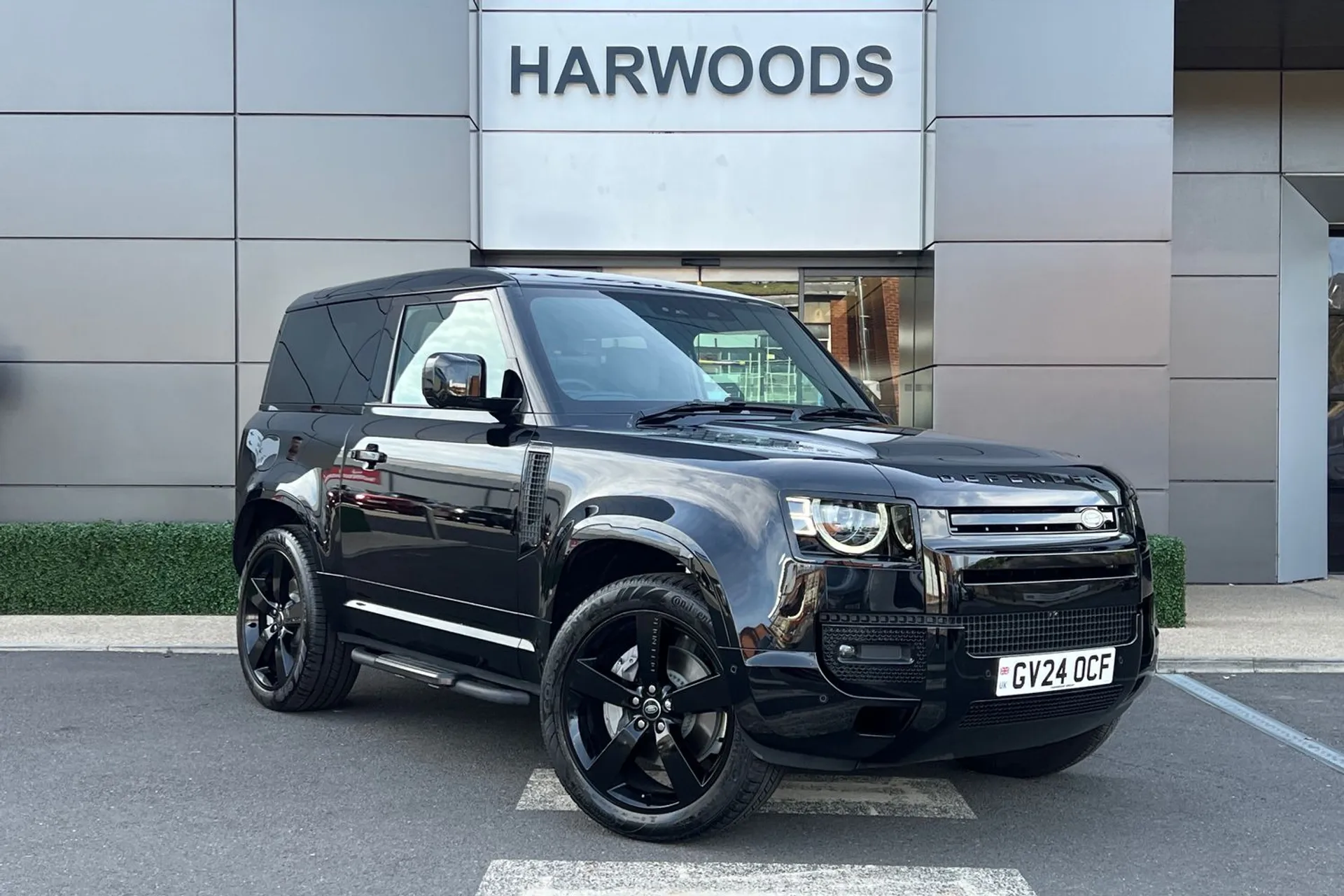 LAND ROVER DEFENDER focused image