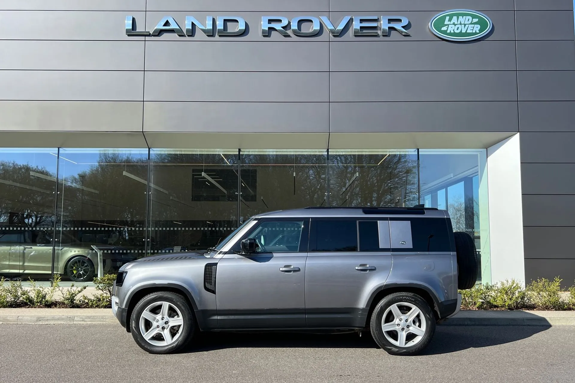 LAND ROVER DEFENDER thumbnail image number 7