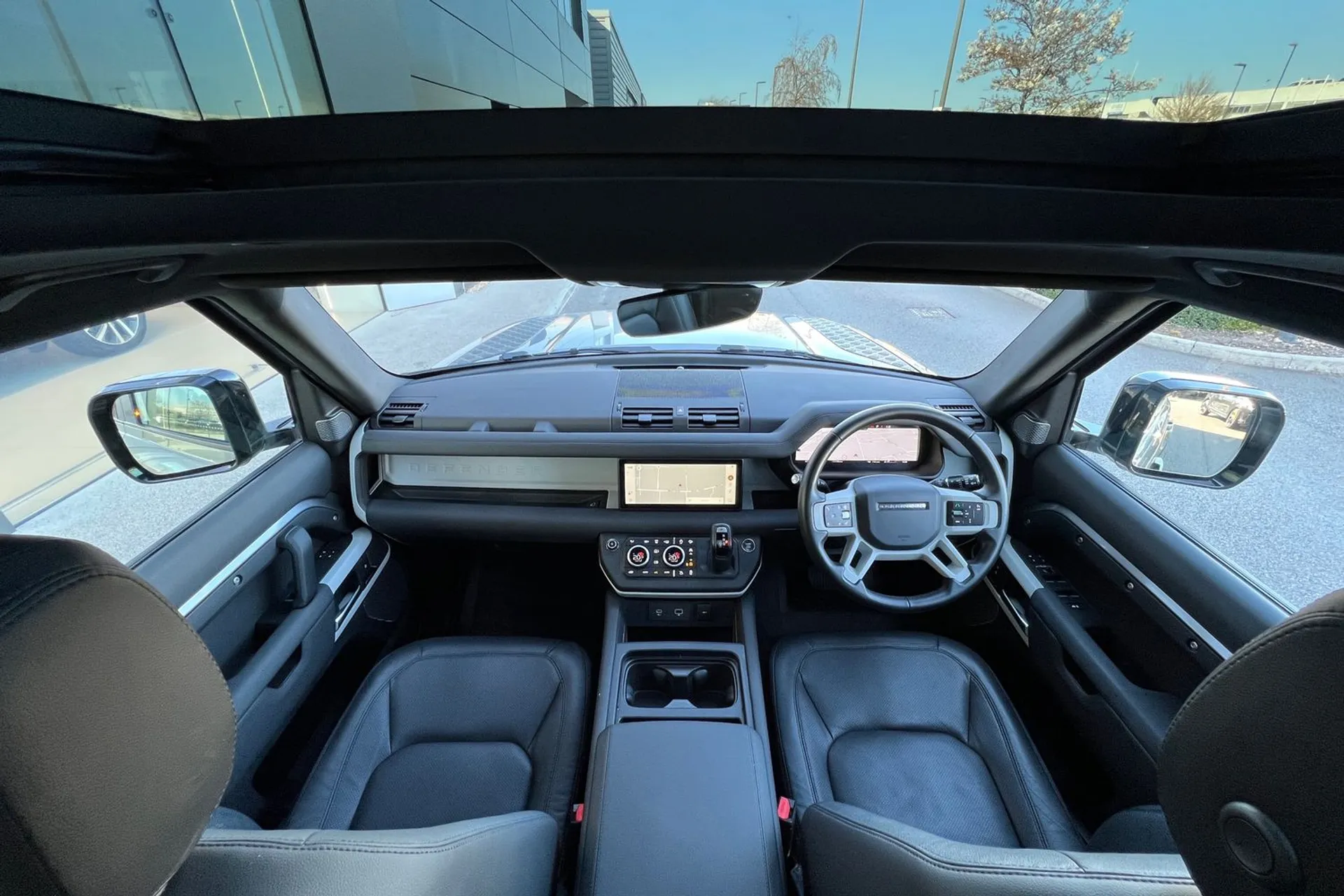 LAND ROVER DEFENDER thumbnail image number 3