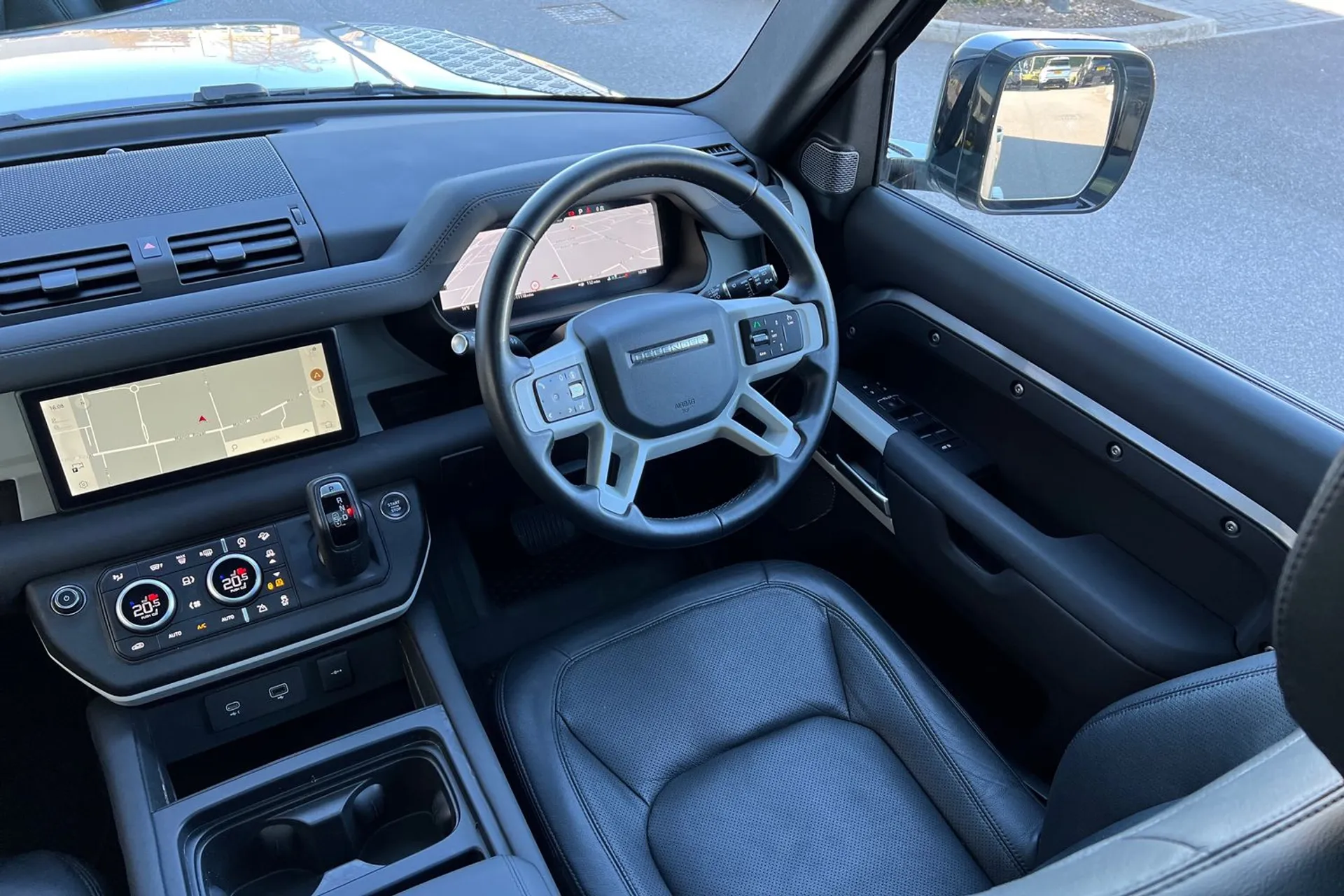 LAND ROVER DEFENDER thumbnail image number 25